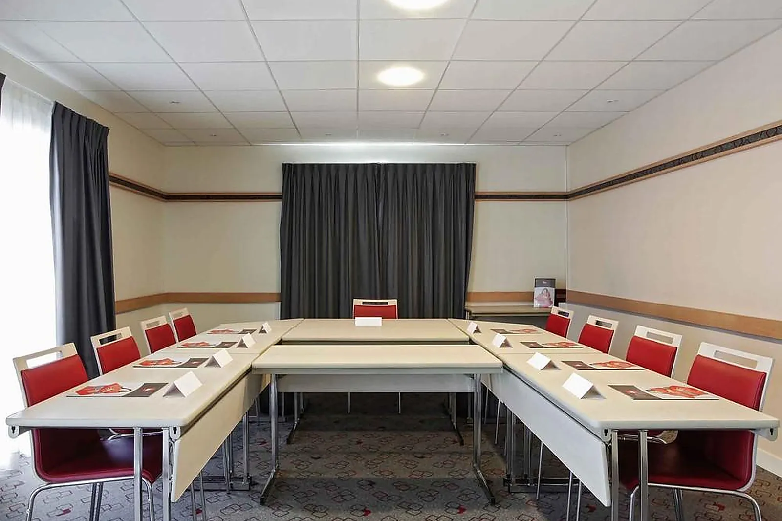 Lieux événementiels, IBIS MANOSQUE CADARACHE