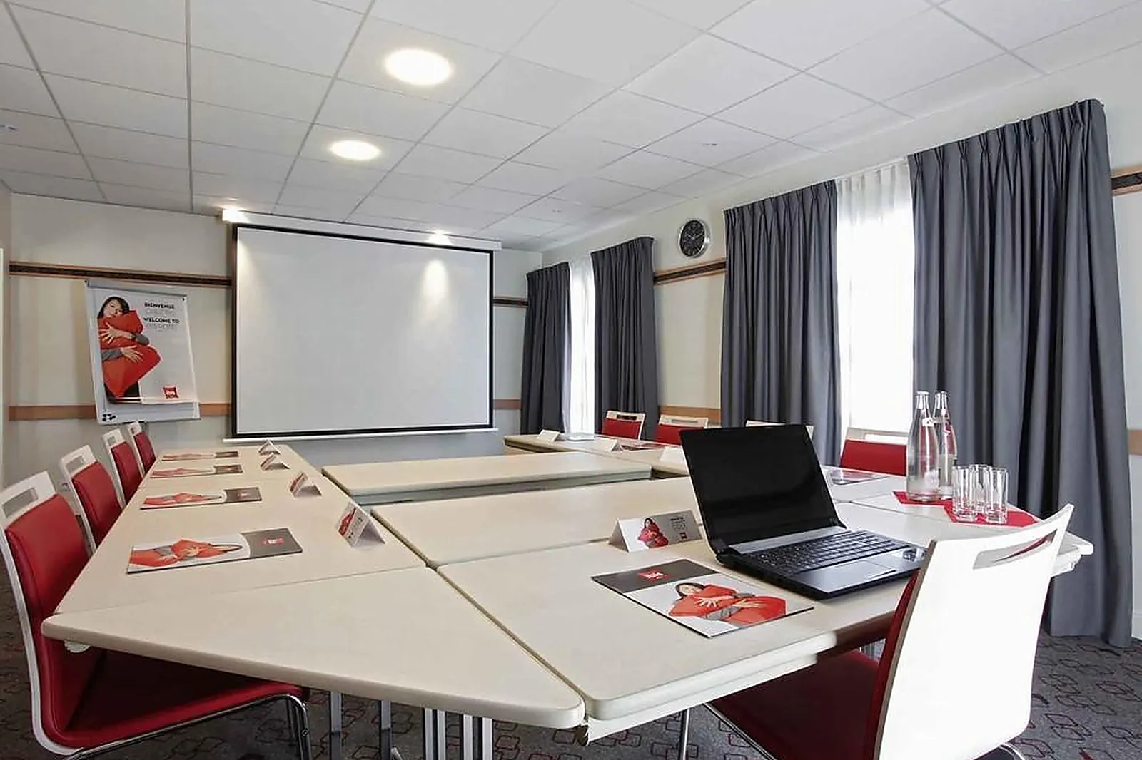 Lieux événementiels, IBIS MANOSQUE CADARACHE