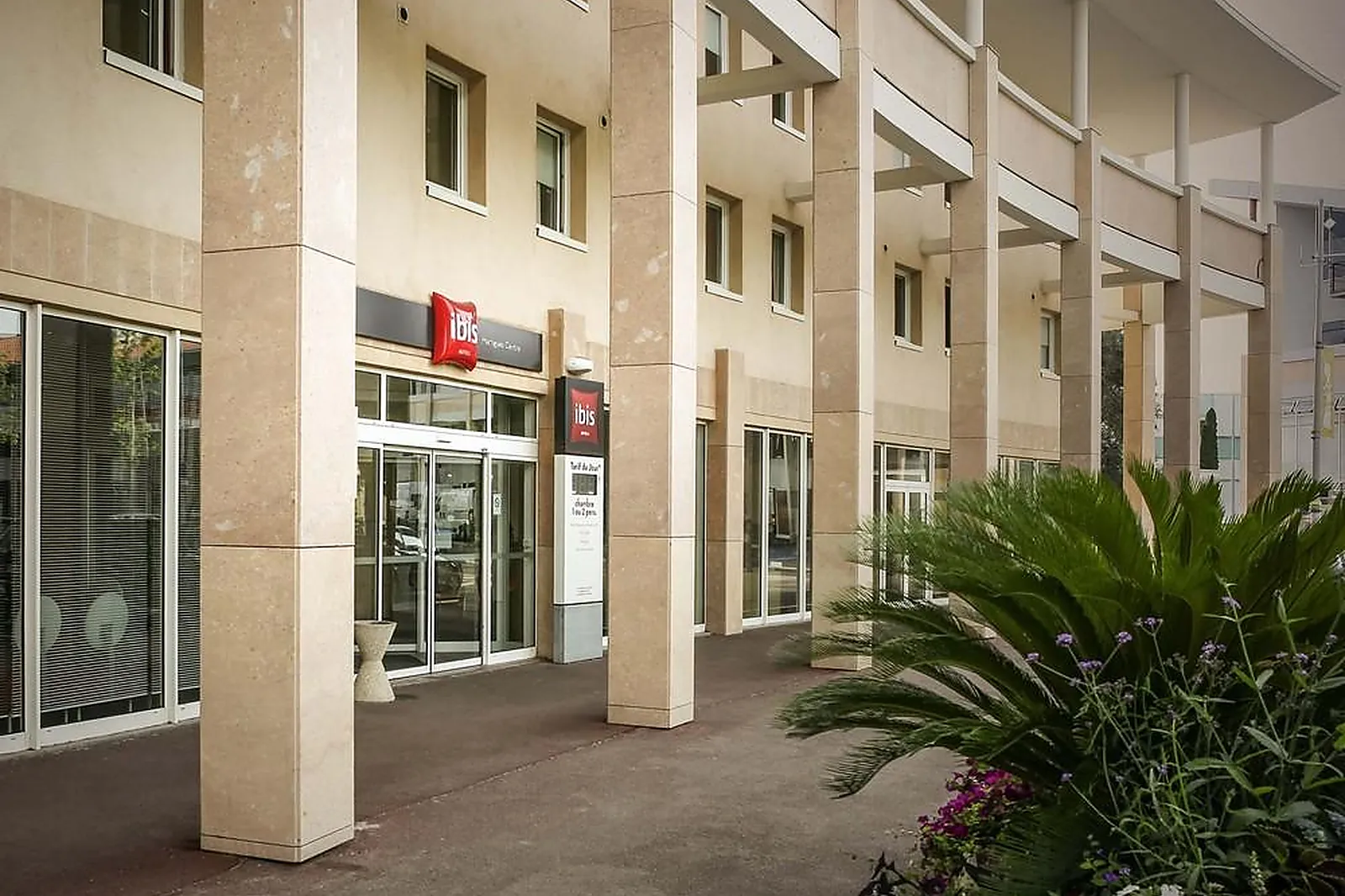 Lieux événementiels, IBIS MARTIGUES
