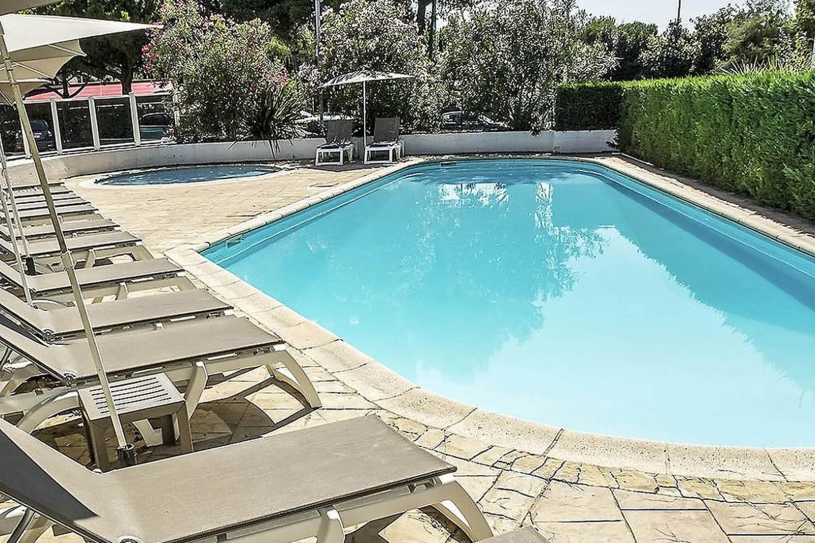 Lieux événementiels, IBIS NIMES OUEST