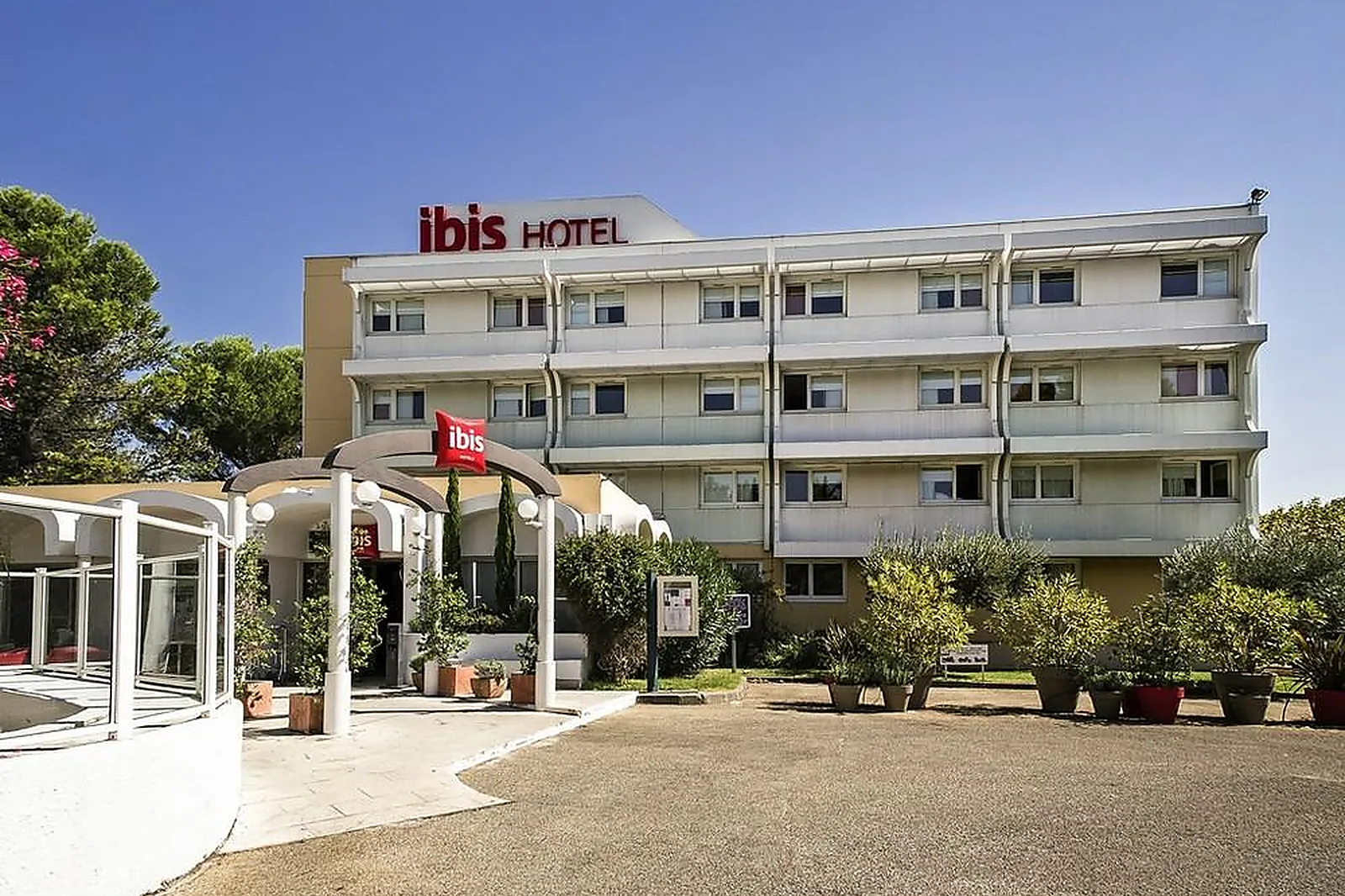 Lieux événementiels, IBIS NIMES OUEST