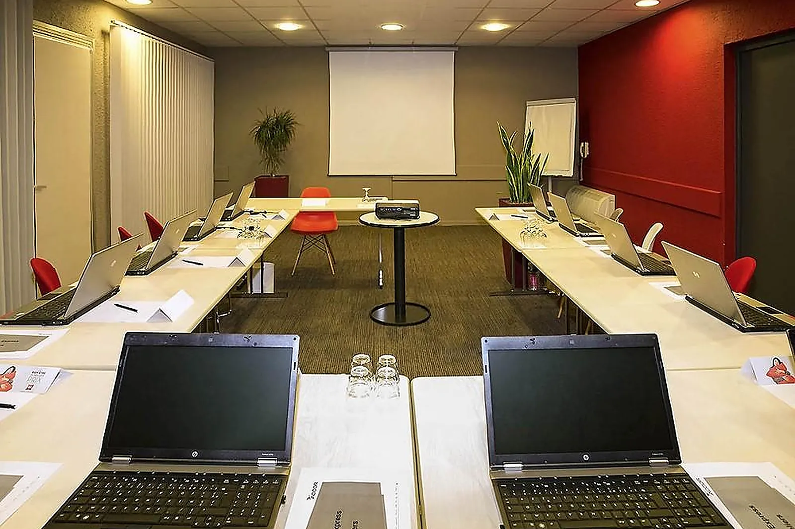 Lieux événementiels, IBIS NIMES OUEST