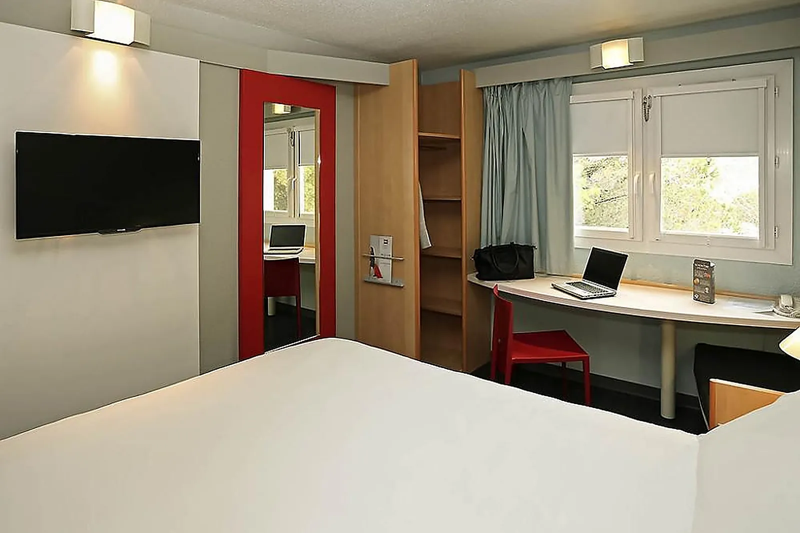 Lieux événementiels, IBIS NIMES OUEST