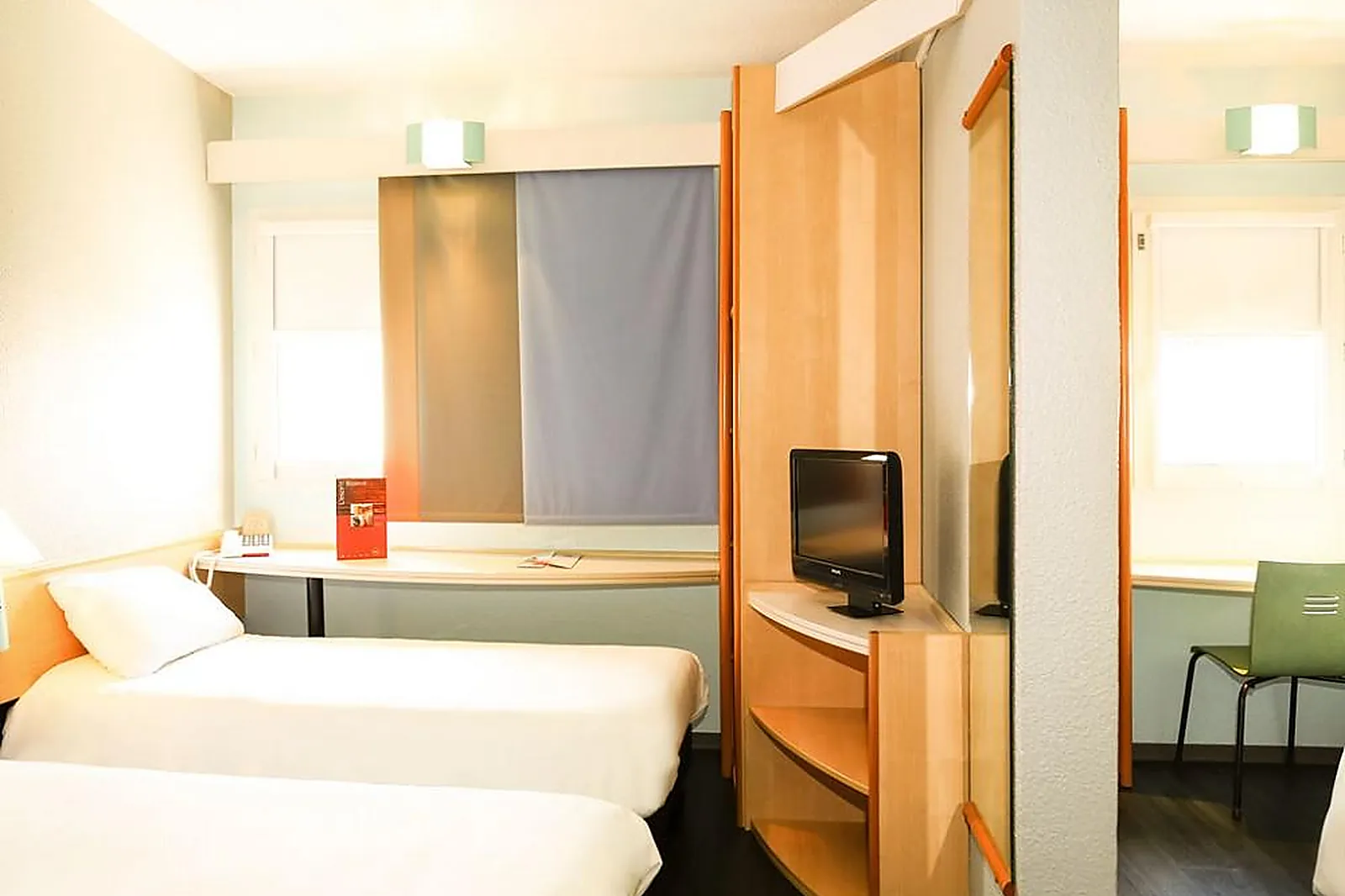 Lieux événementiels, IBIS ORANGE CENTRE ECHANGEUR A7 A9