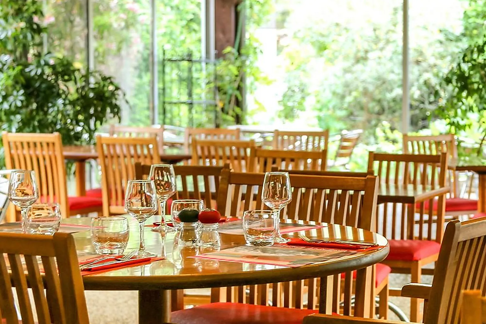 Lieux événementiels, IBIS ORANGE CENTRE ECHANGEUR A7 A9