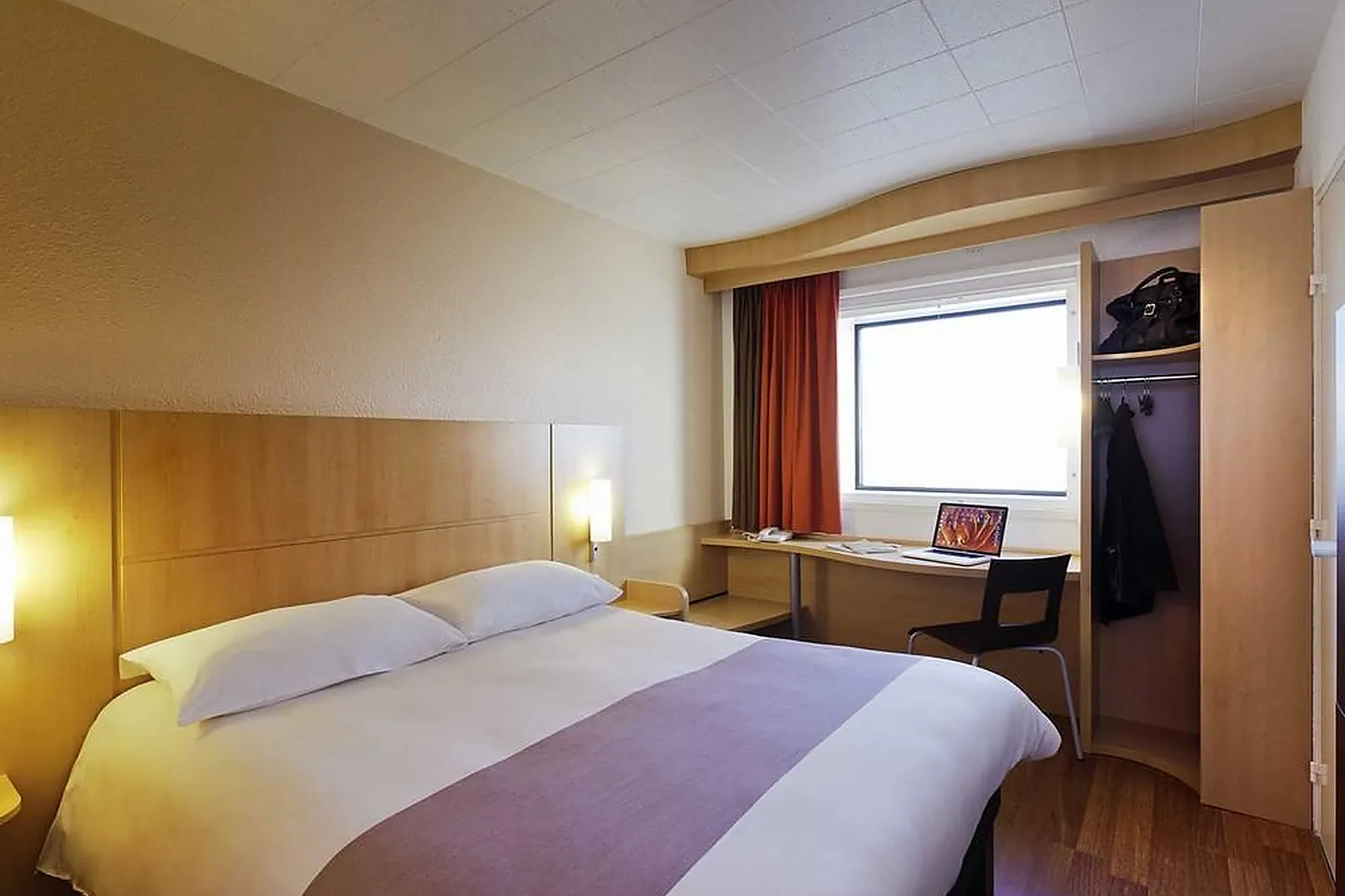 Lieux événementiels, IBIS PARIS LA DÉFENSE CENTRE