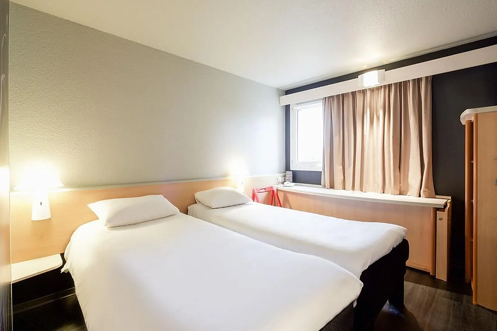 Lieux événementiels, IBIS PAU LESCAR