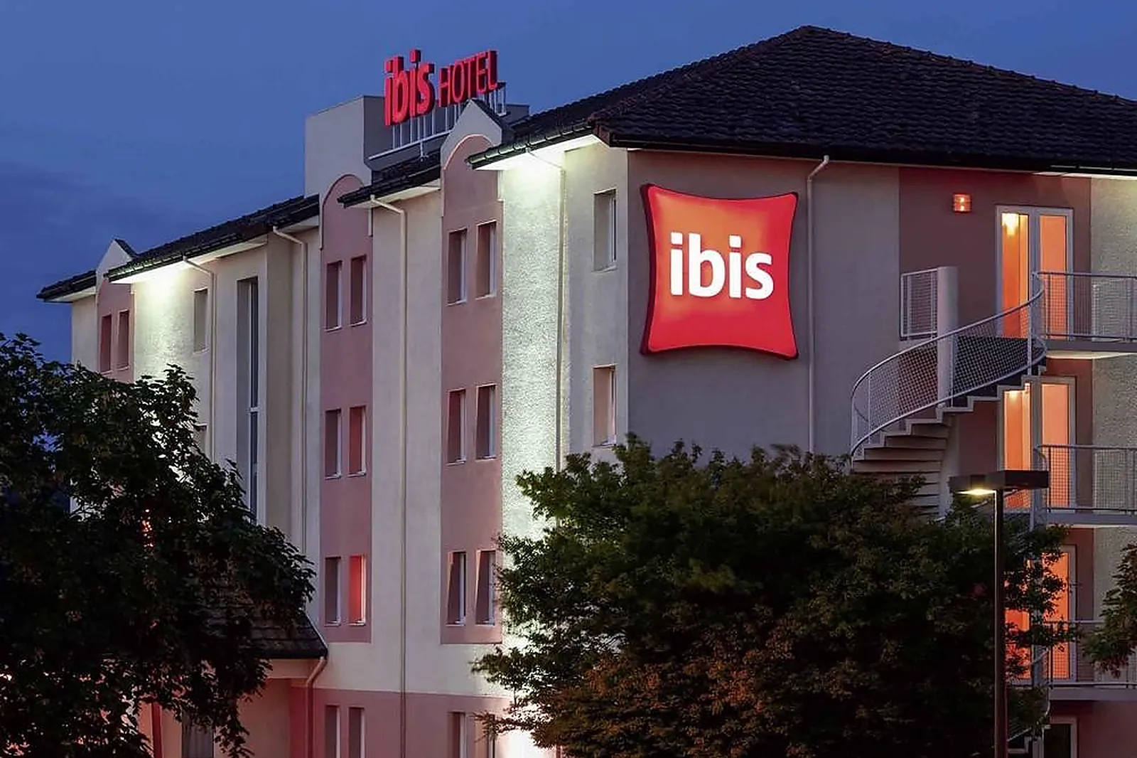 Lieux événementiels, IBIS PAU LESCAR