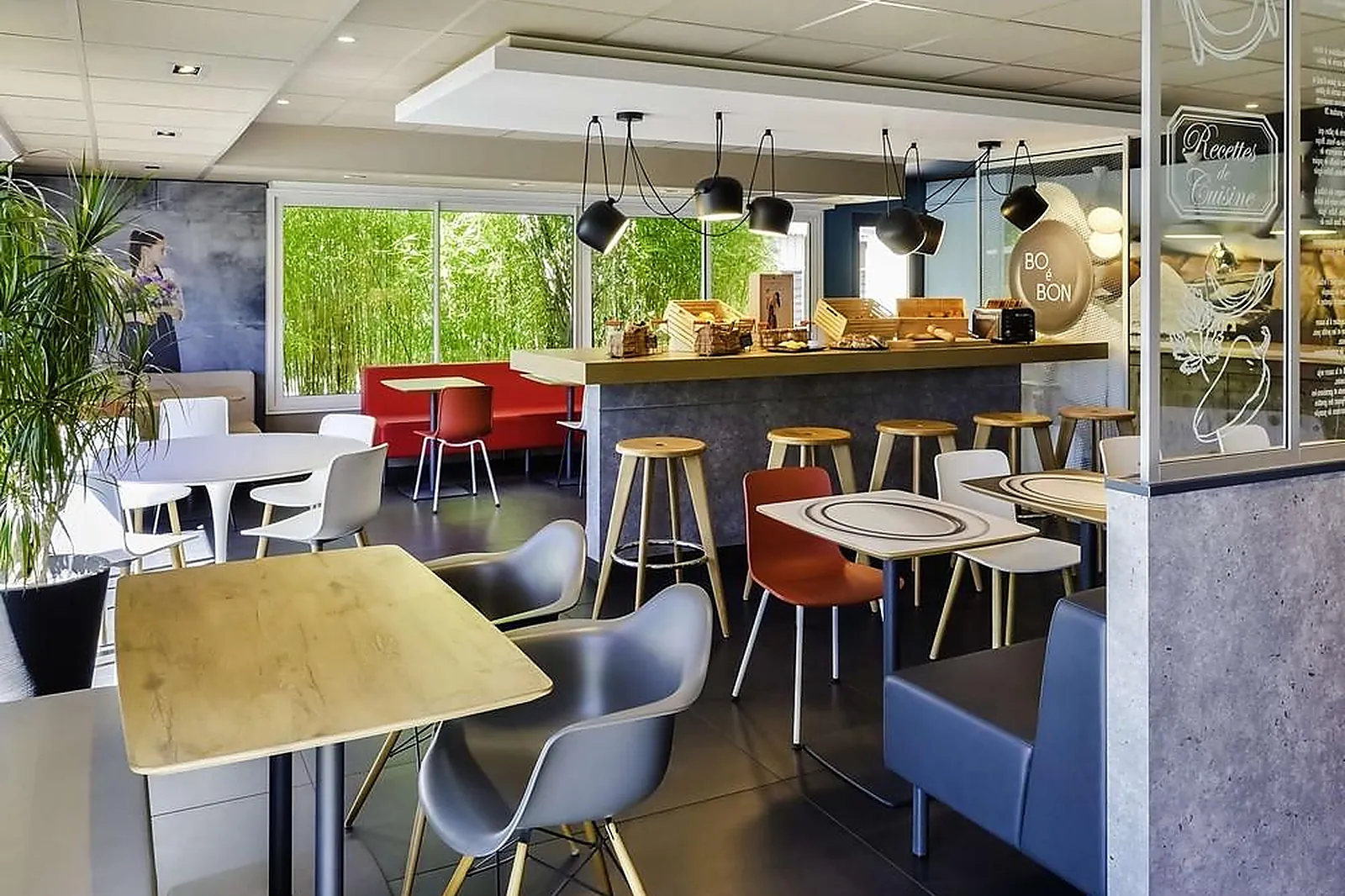 Lieux événementiels, IBIS ROANNE