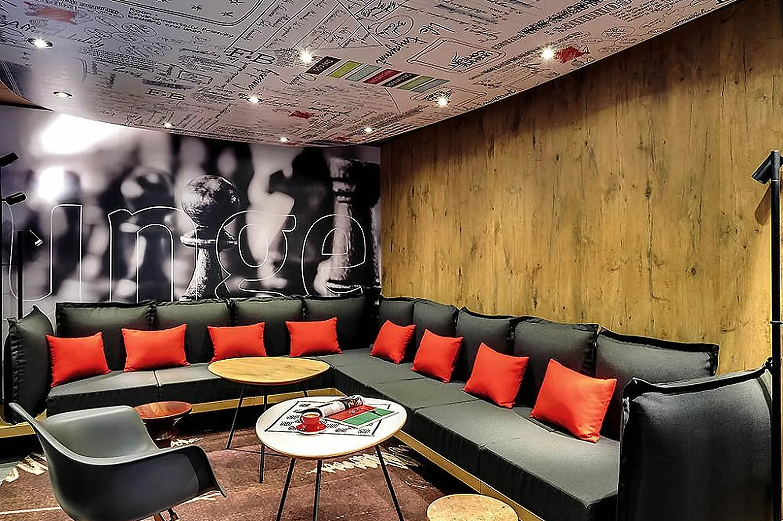 Lieux événementiels, IBIS ROANNE