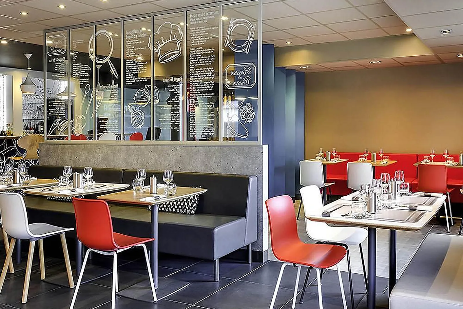 Lieux événementiels, IBIS ROANNE