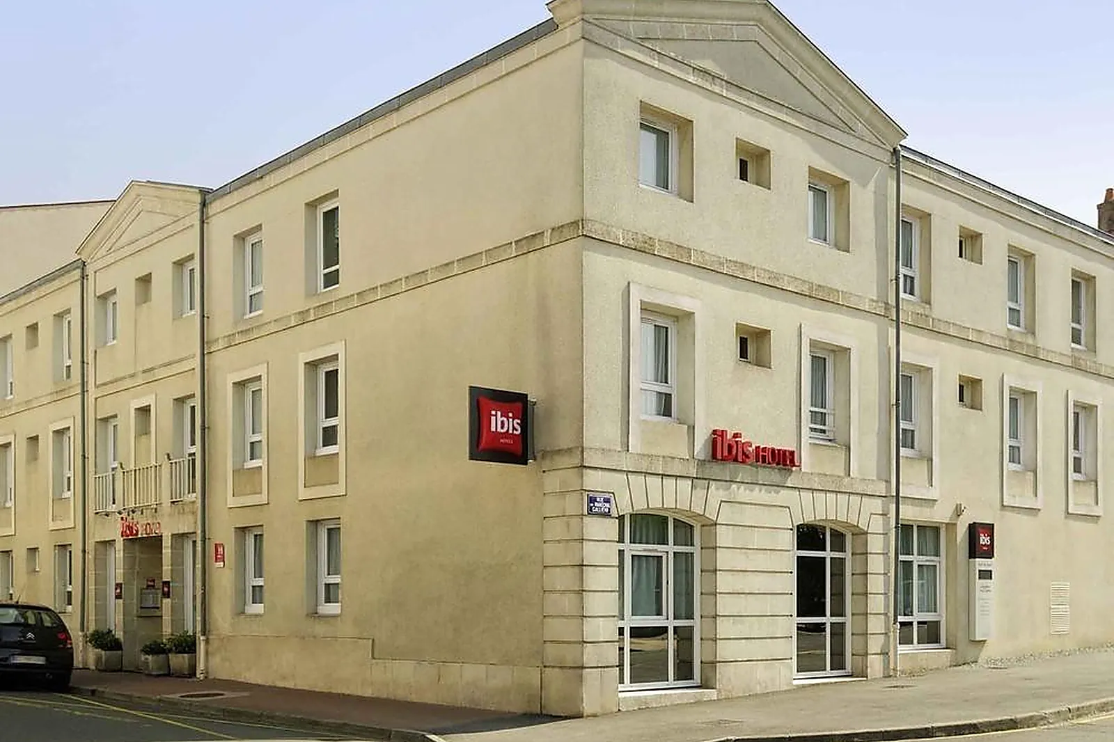 Lieux événementiels, IBIS ROCHEFORT
