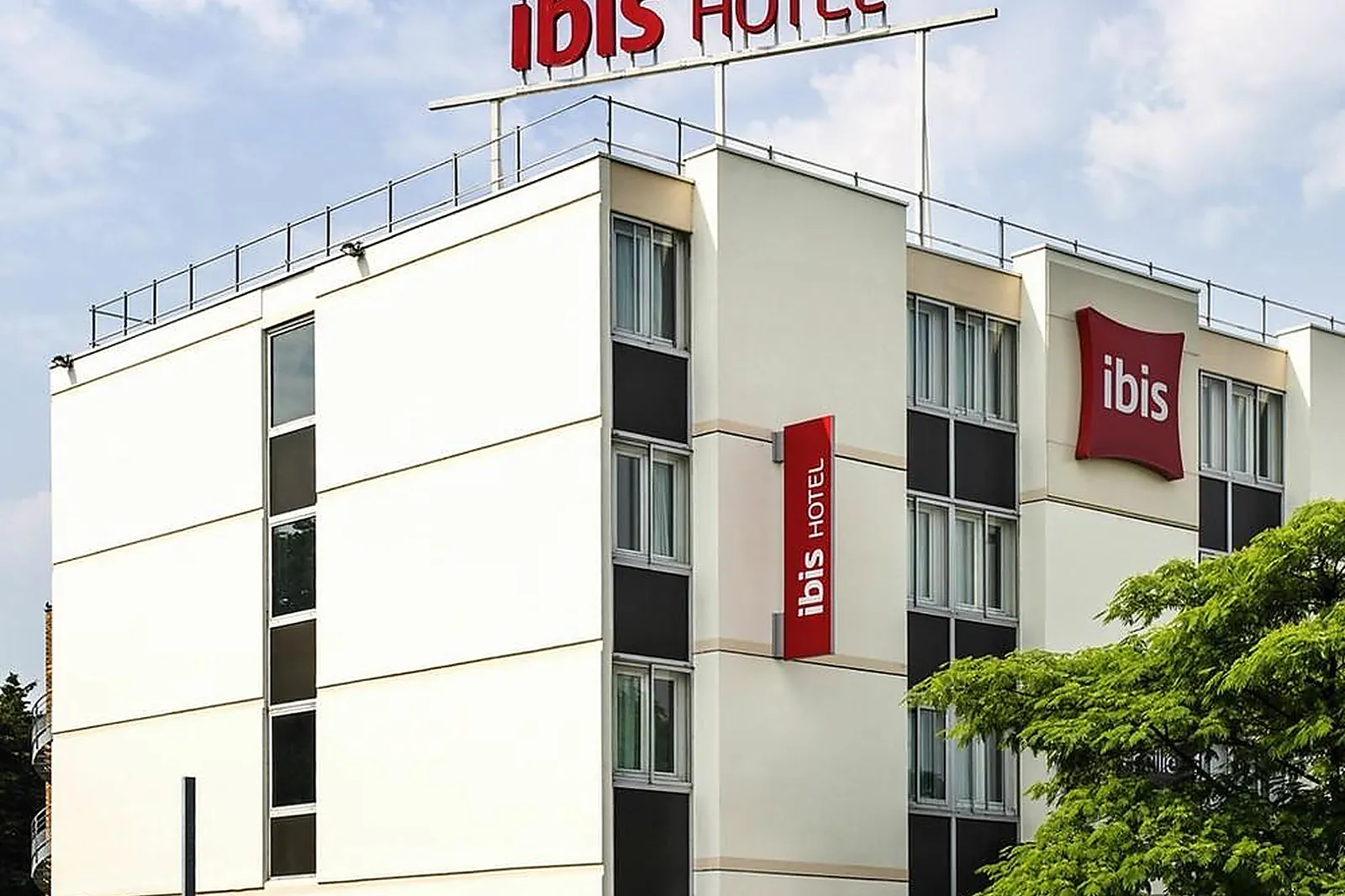Lieux événementiels, IBIS SAINT DENIS STADE OUEST