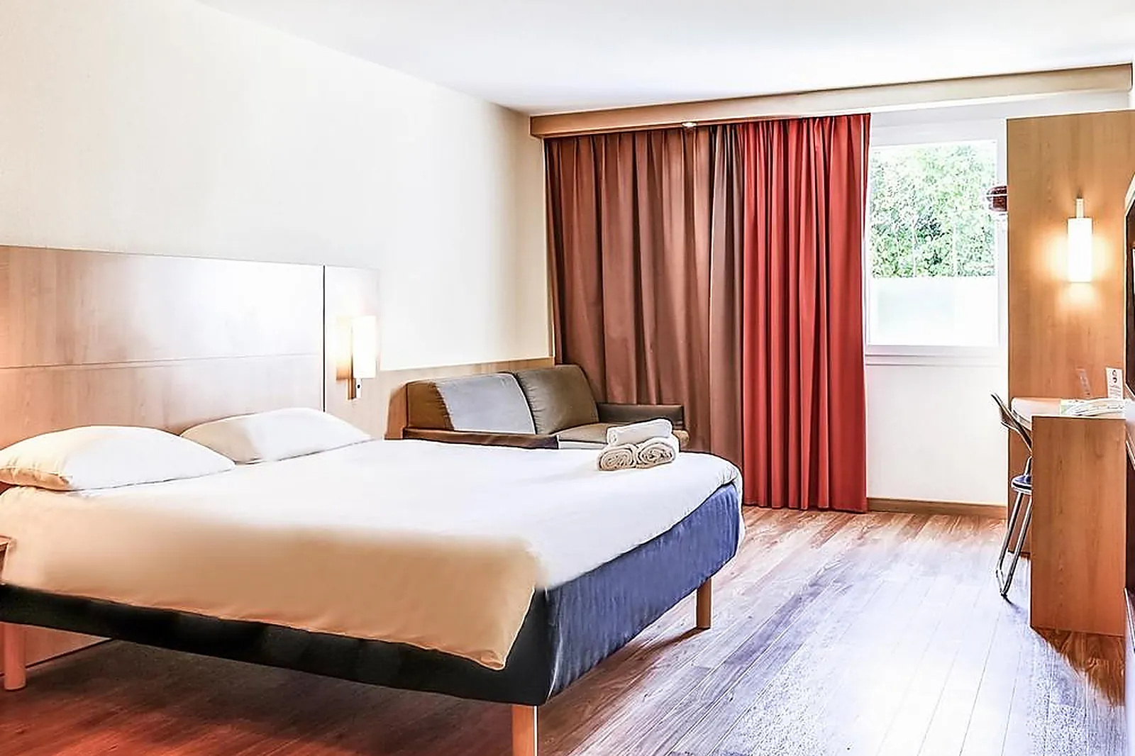 Lieux événementiels, IBIS SALON-DE-PROVENCE SUD