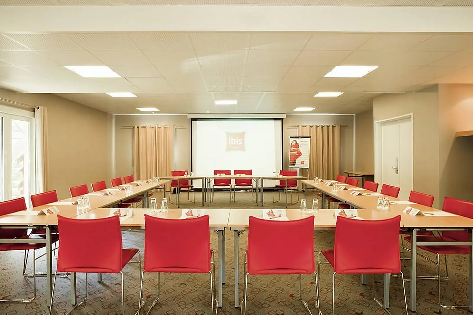 Lieux événementiels, IBIS SENLIS