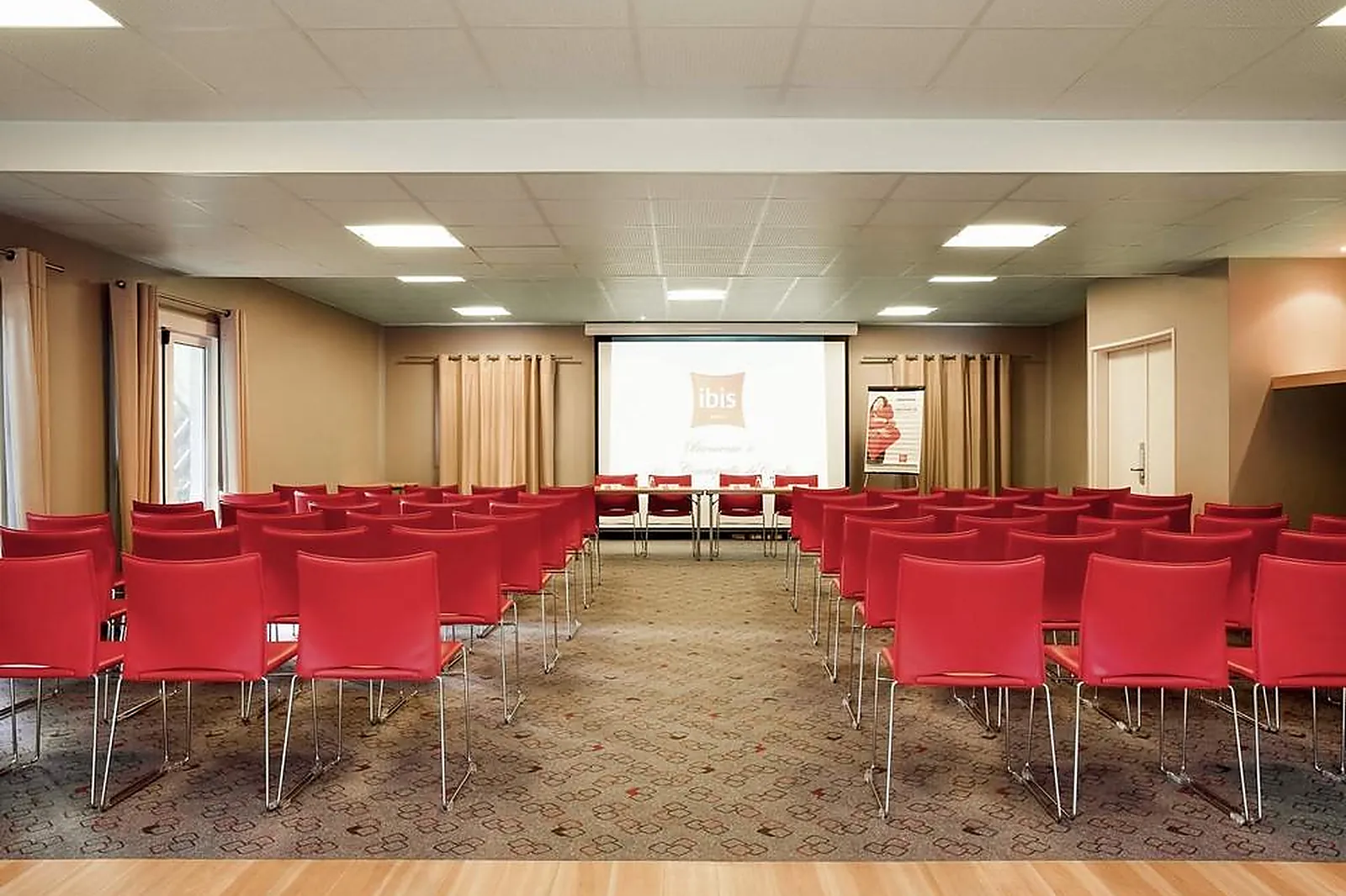 Lieux événementiels, IBIS SENLIS
