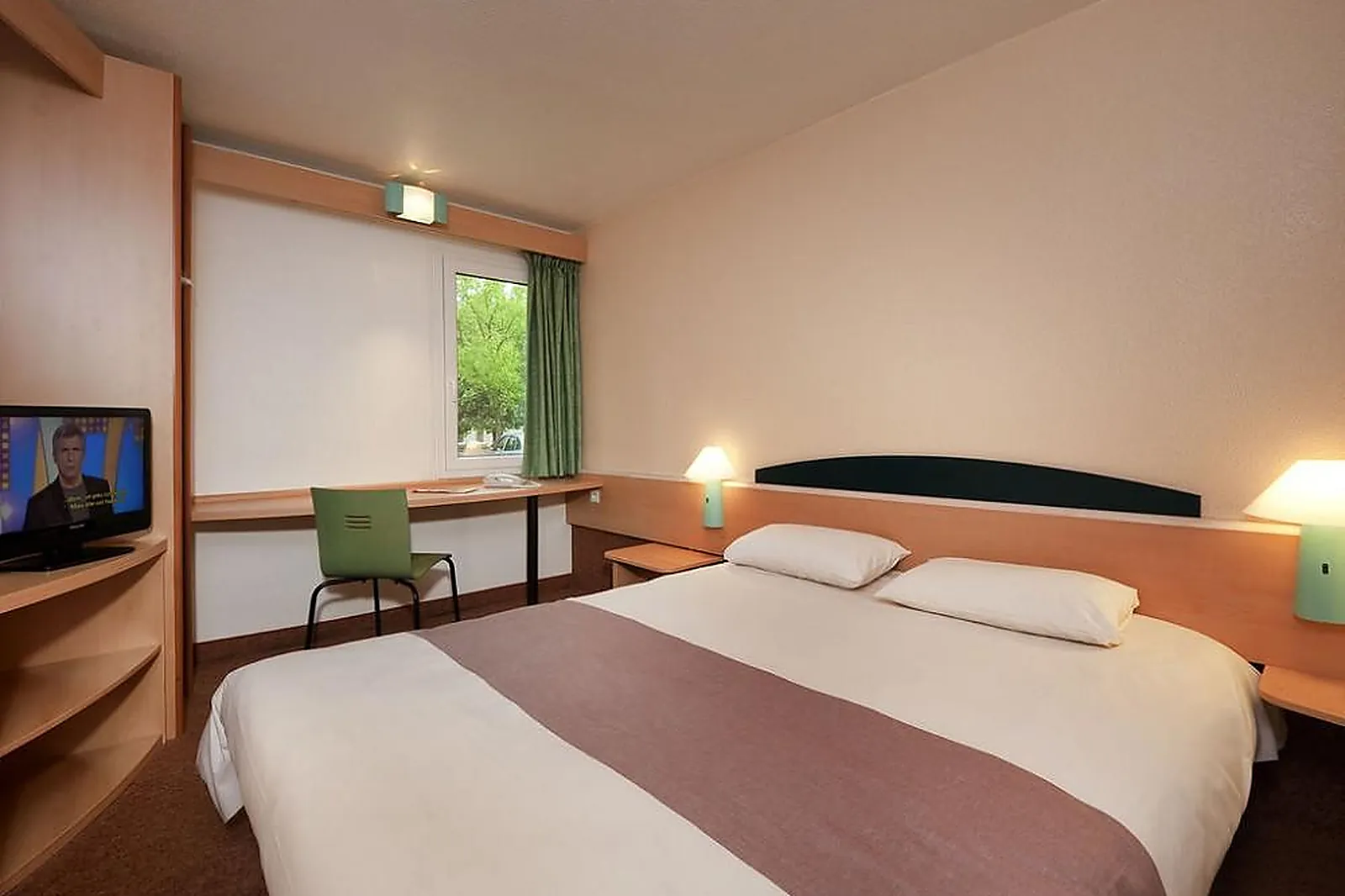 Lieux événementiels, IBIS SENLIS