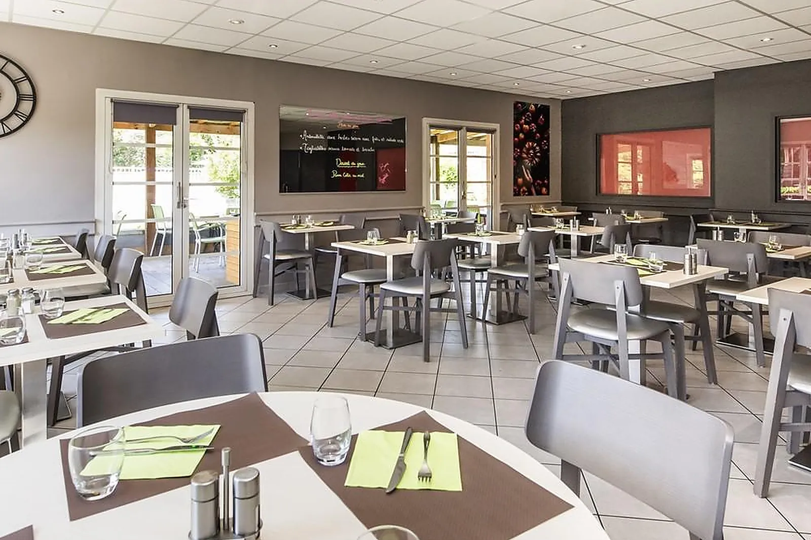 Lieux événementiels, IBIS SISTERON