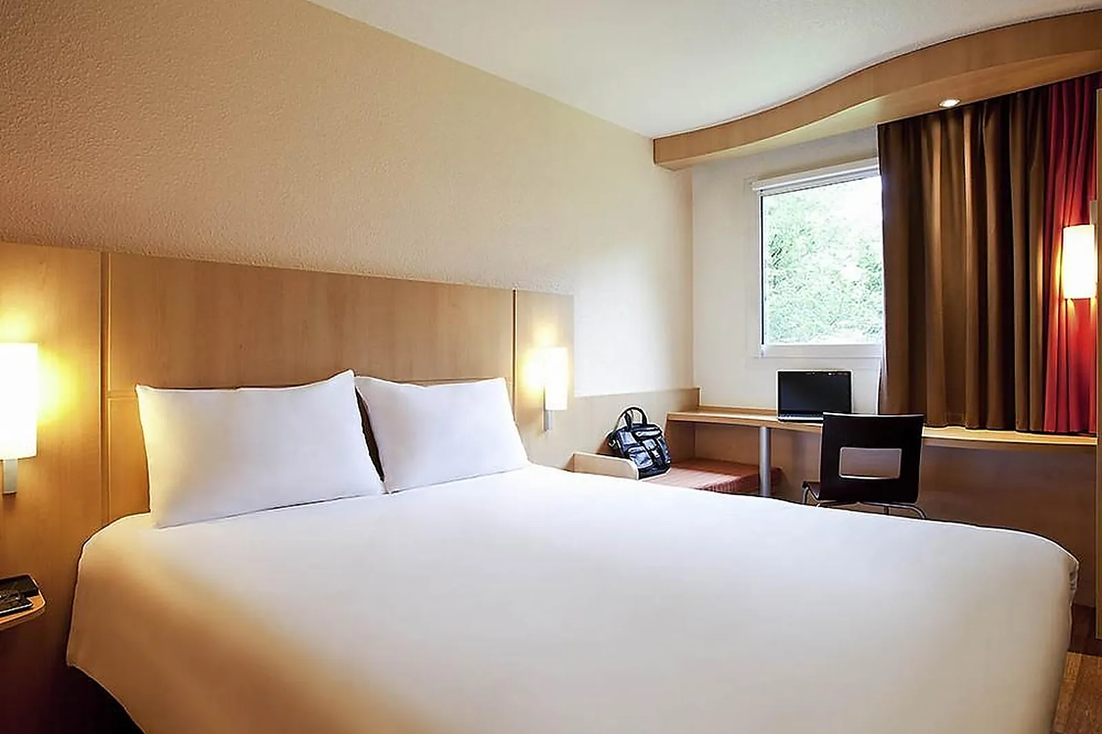 Lieux événementiels, IBIS SISTERON