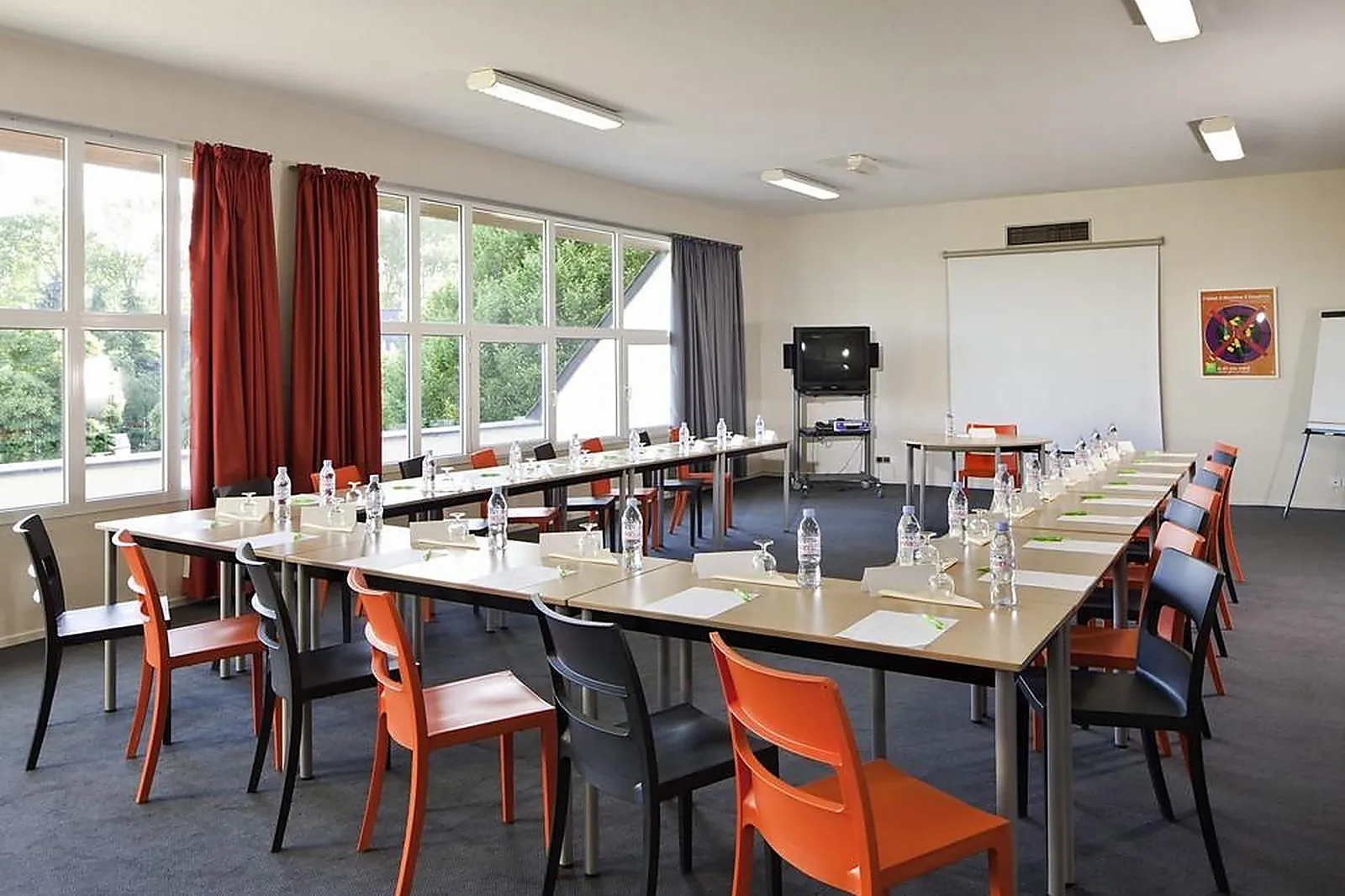 Lieux événementiels, IBIS STYLES CHINON