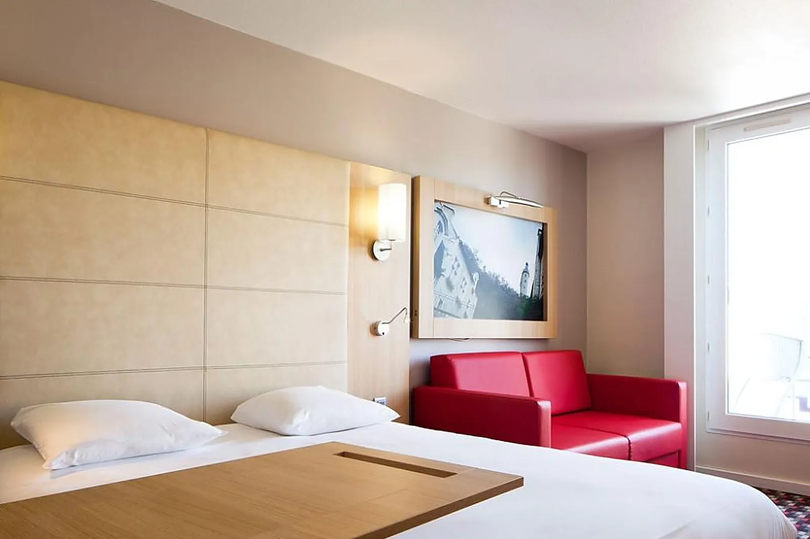 Lieux événementiels, IBIS STYLES CHINON