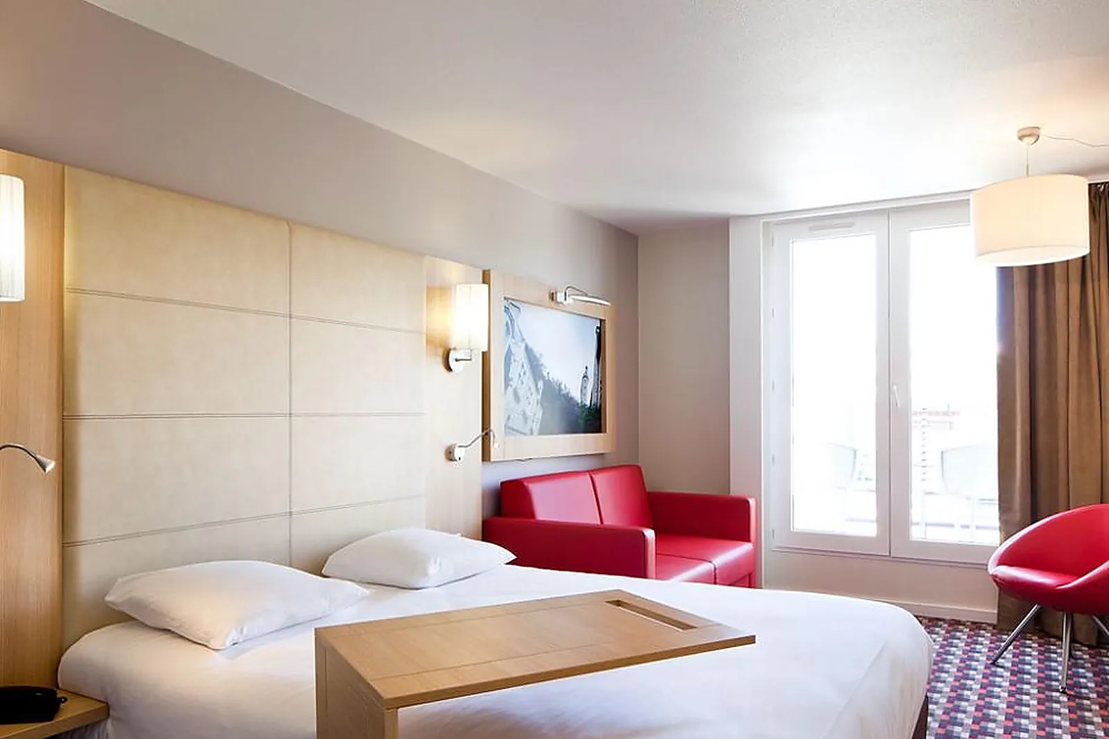 Lieux événementiels, IBIS STYLES CHINON