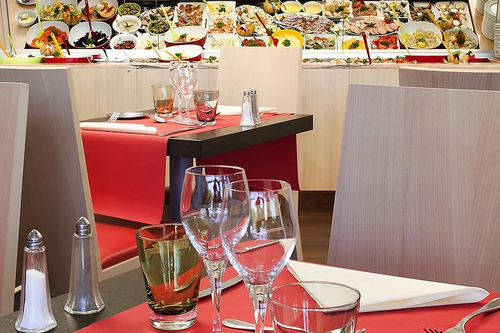 Lieux événementiels, IBIS STYLES CHINON