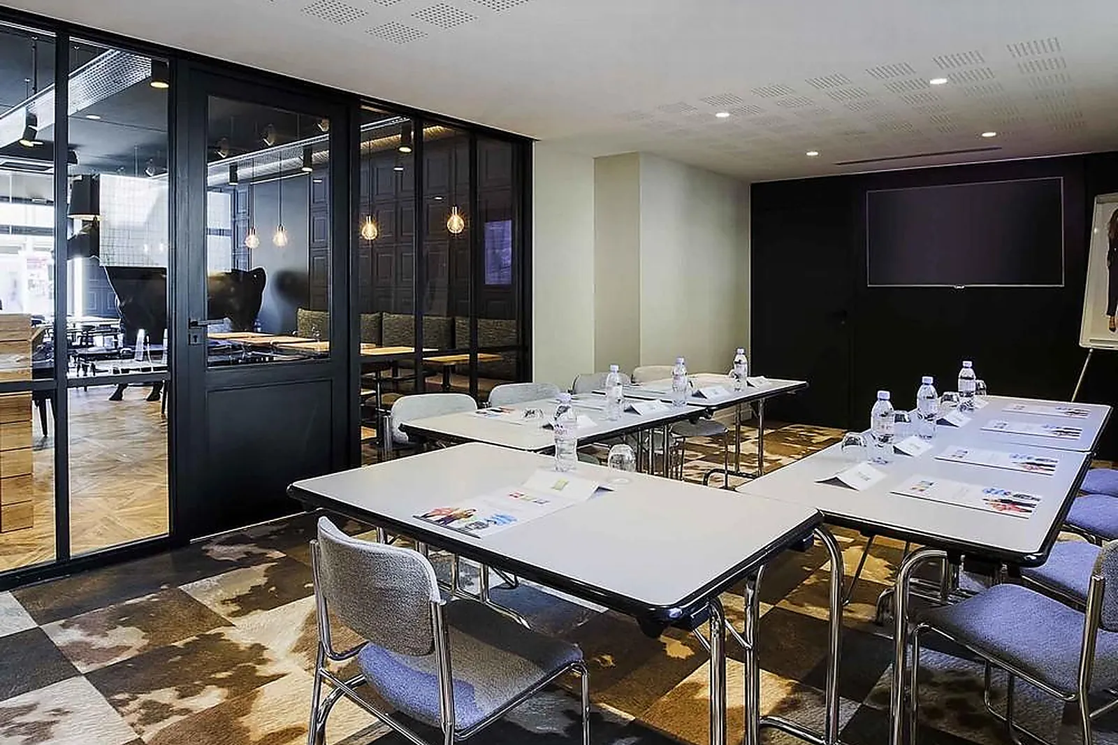 Lieux événementiels, IBIS STYLES LAVAL CENTRE GARE