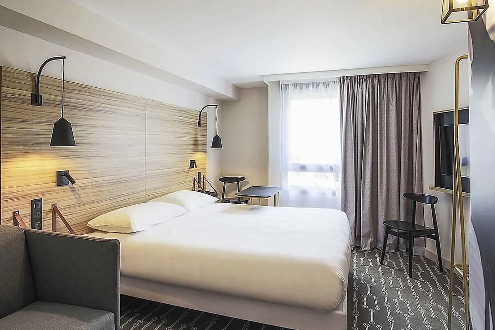 Lieux événementiels, IBIS STYLES LAVAL CENTRE GARE