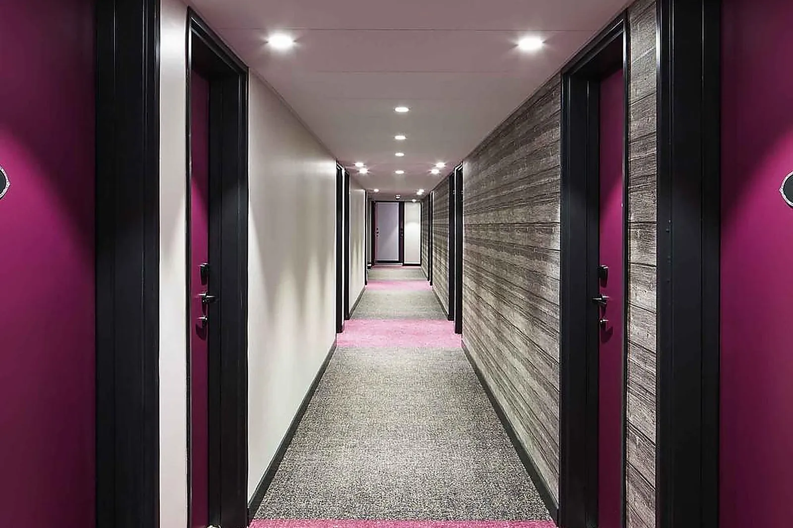 Lieux événementiels, IBIS STYLES LAVAL CENTRE GARE