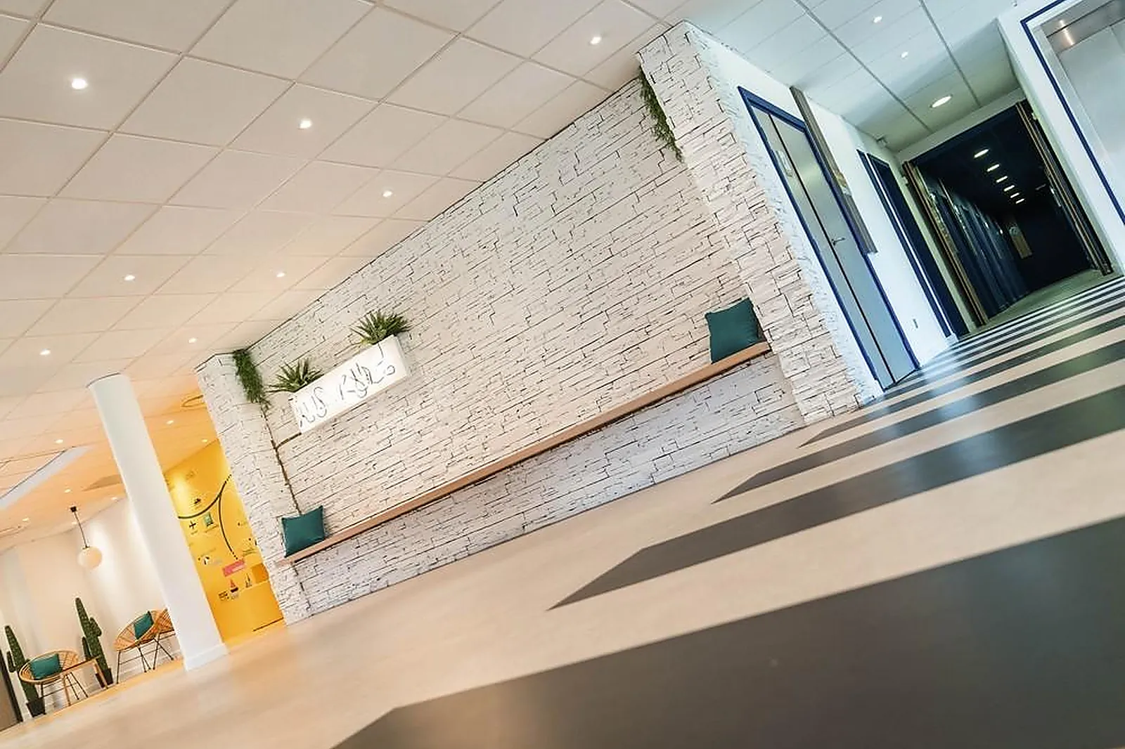 Lieux événementiels, IBIS STYLES MARSEILLE PLAN DE CAMPAGNE