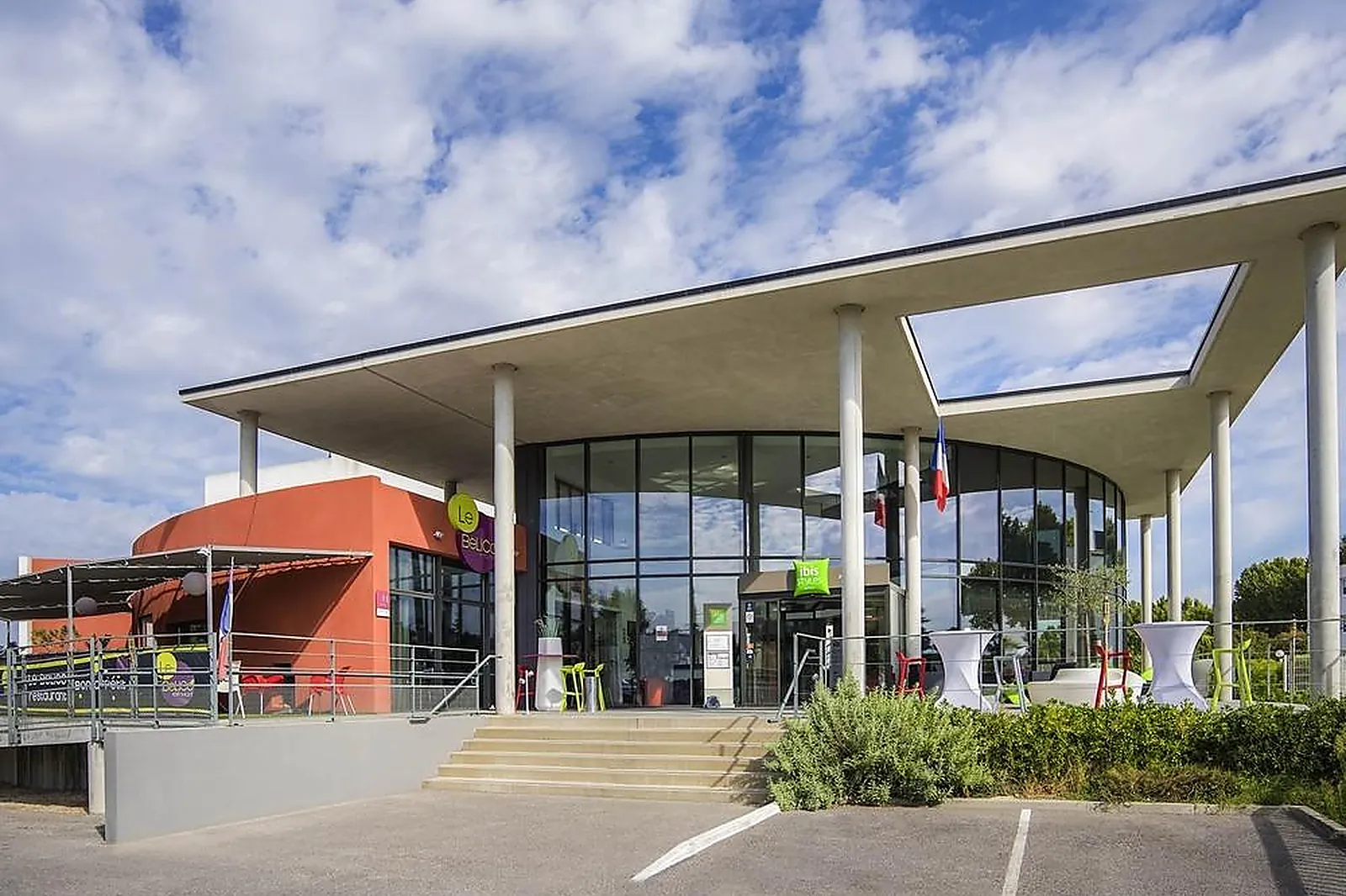 Lieux événementiels, IBIS STYLES PERTUIS