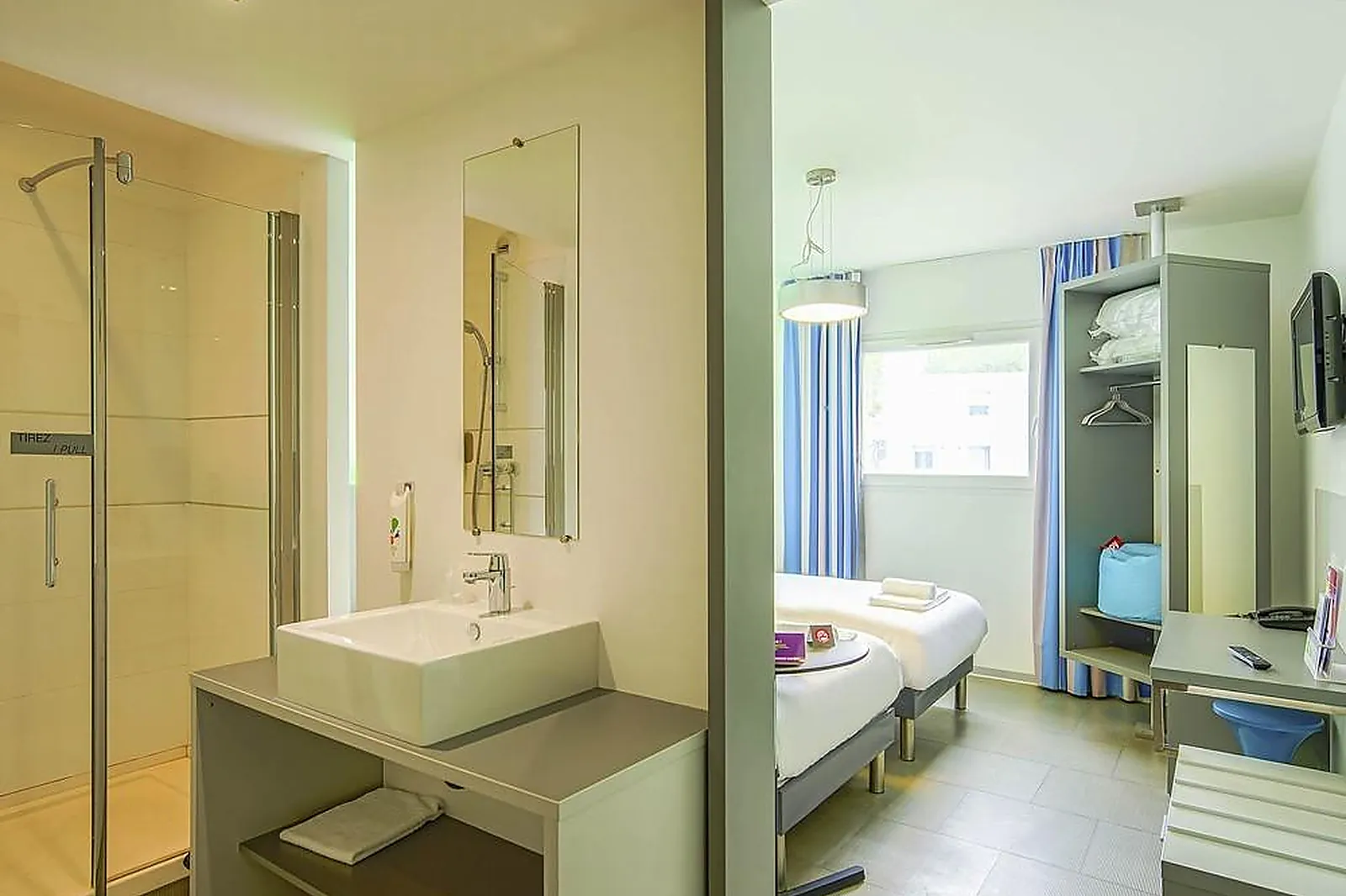 Lieux événementiels, IBIS STYLES PERTUIS