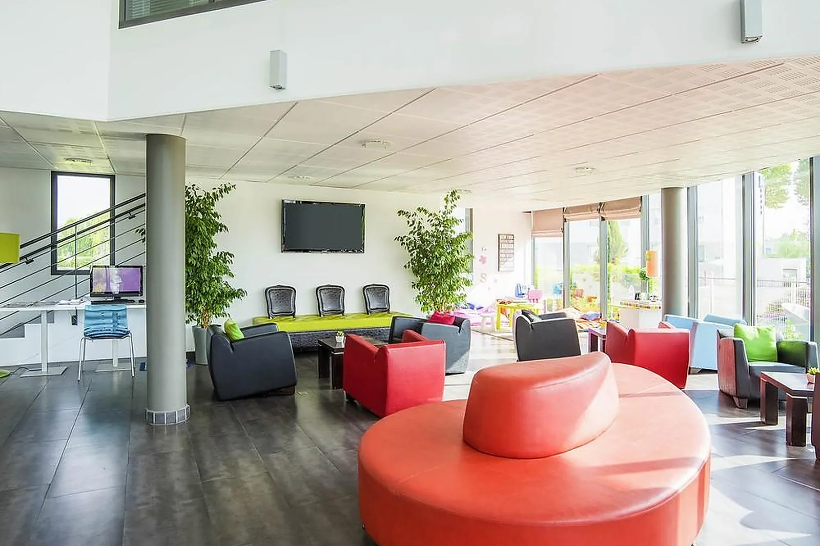 Lieux événementiels, IBIS STYLES PERTUIS