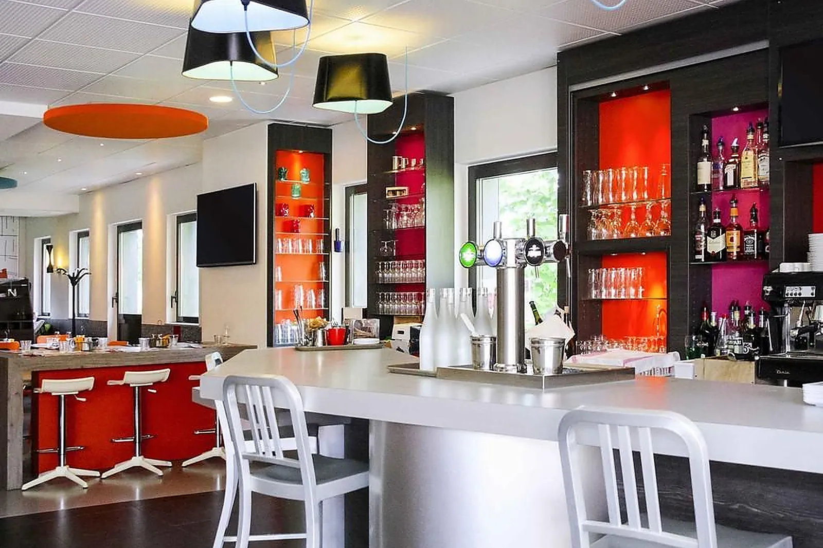 Lieux événementiels, IBIS STYLES ROMANS VALENCE GARE TGV