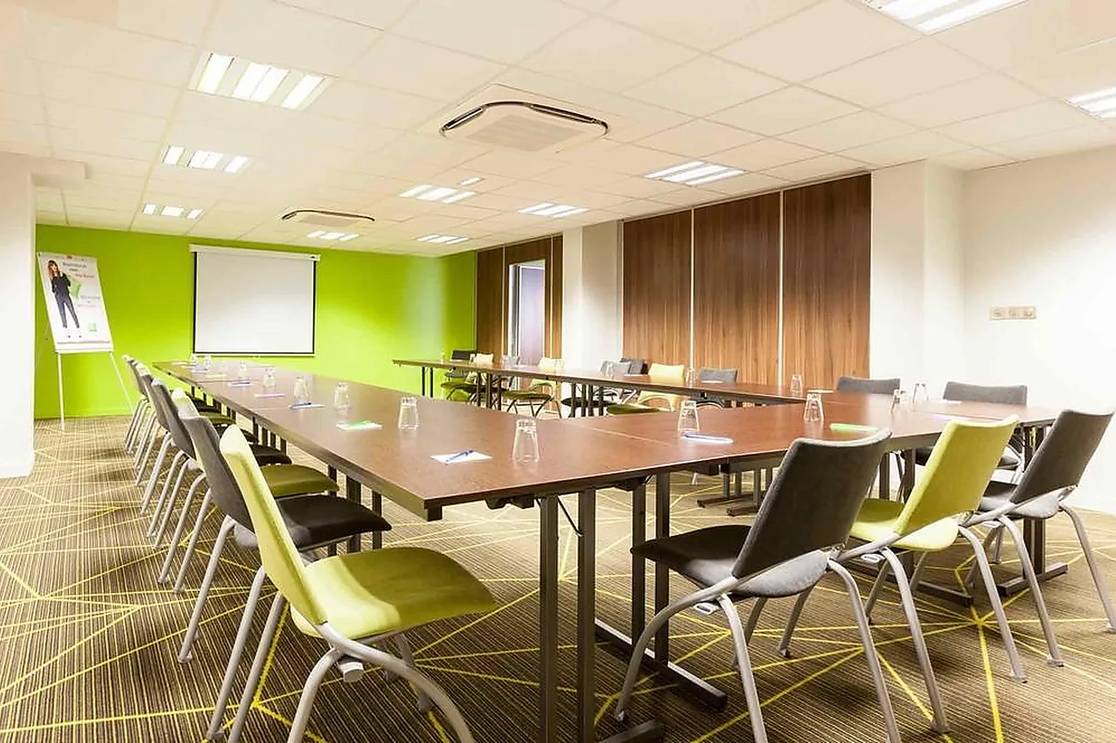 Lieux événementiels, IBIS STYLES SAUMUR GARE CENTRE