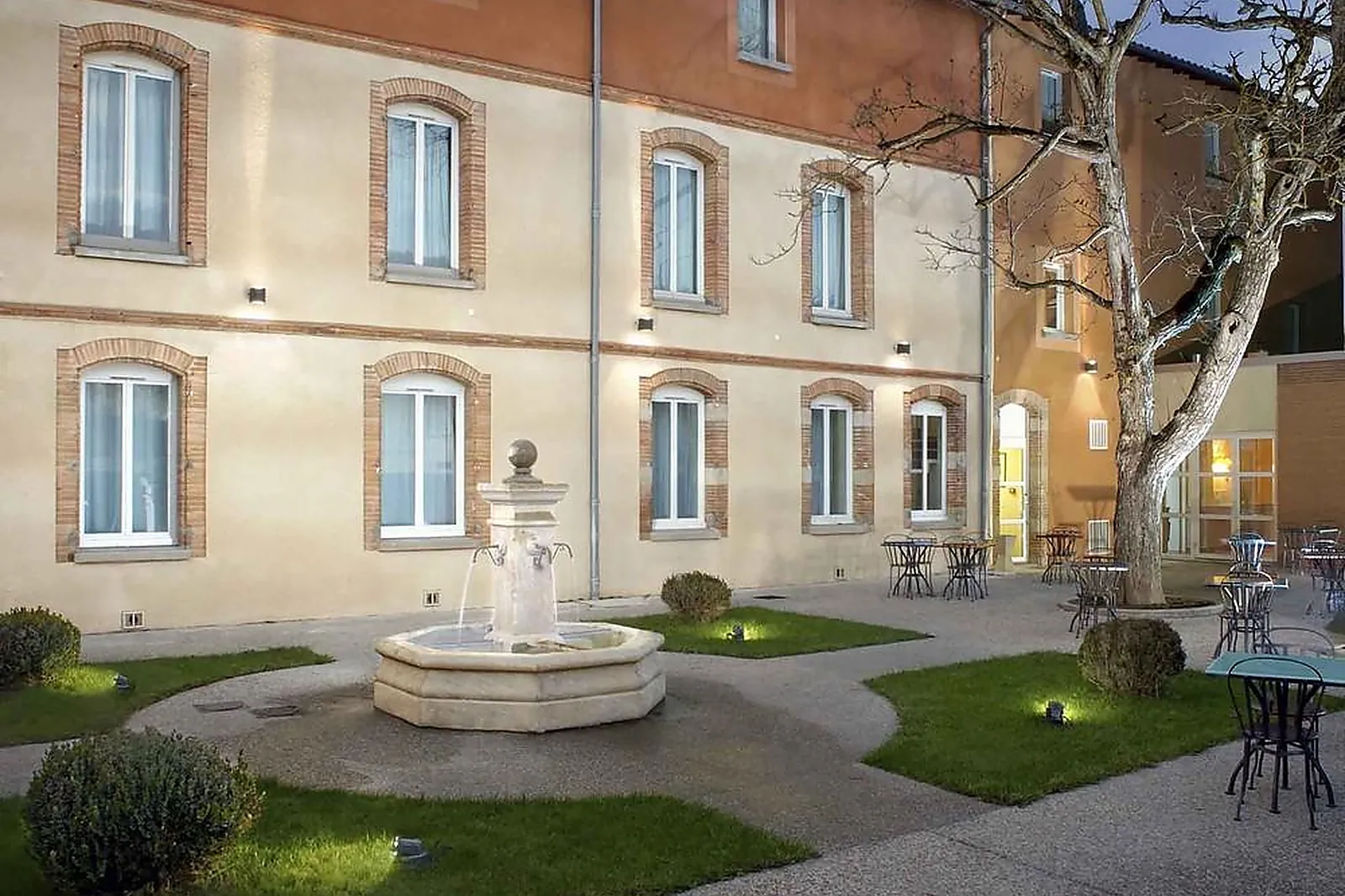 Lieux événementiels, IBIS STYLES TOULOUSE LAVAUR