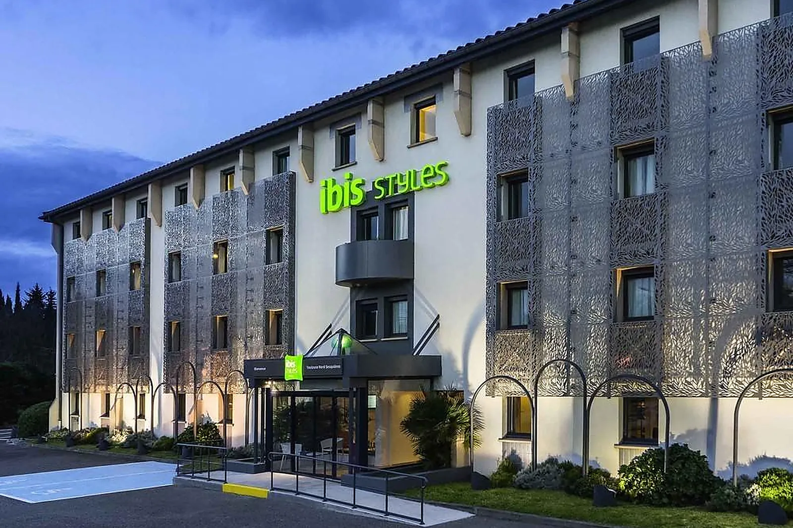 Lieux événementiels, IBIS STYLES TOULOUSE NORD SESQUIERES