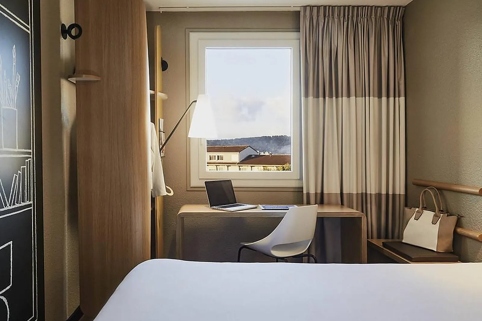 Lieux événementiels, IBIS TOULON LA SEYNE