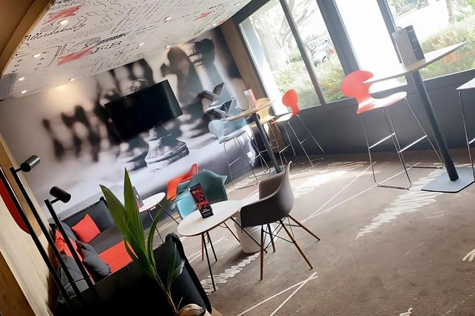 Lieux événementiels, IBIS TOULON LA SEYNE