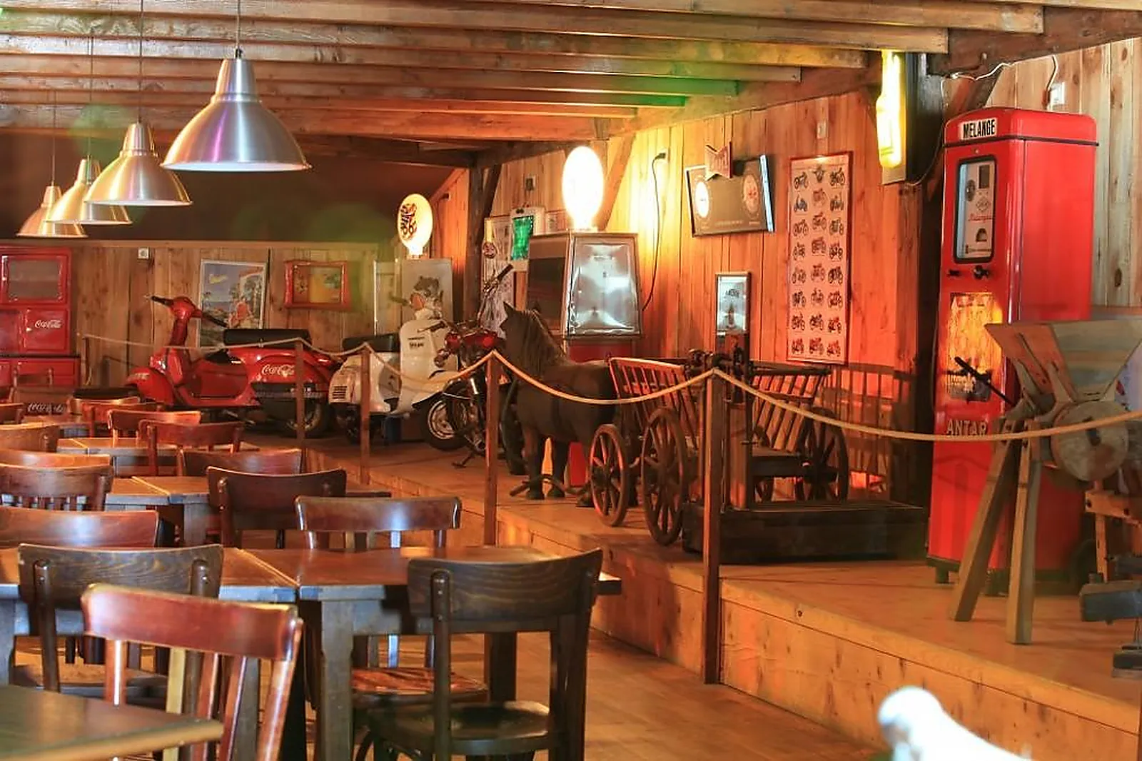 Lieux événementiels, INDIAN SALOON