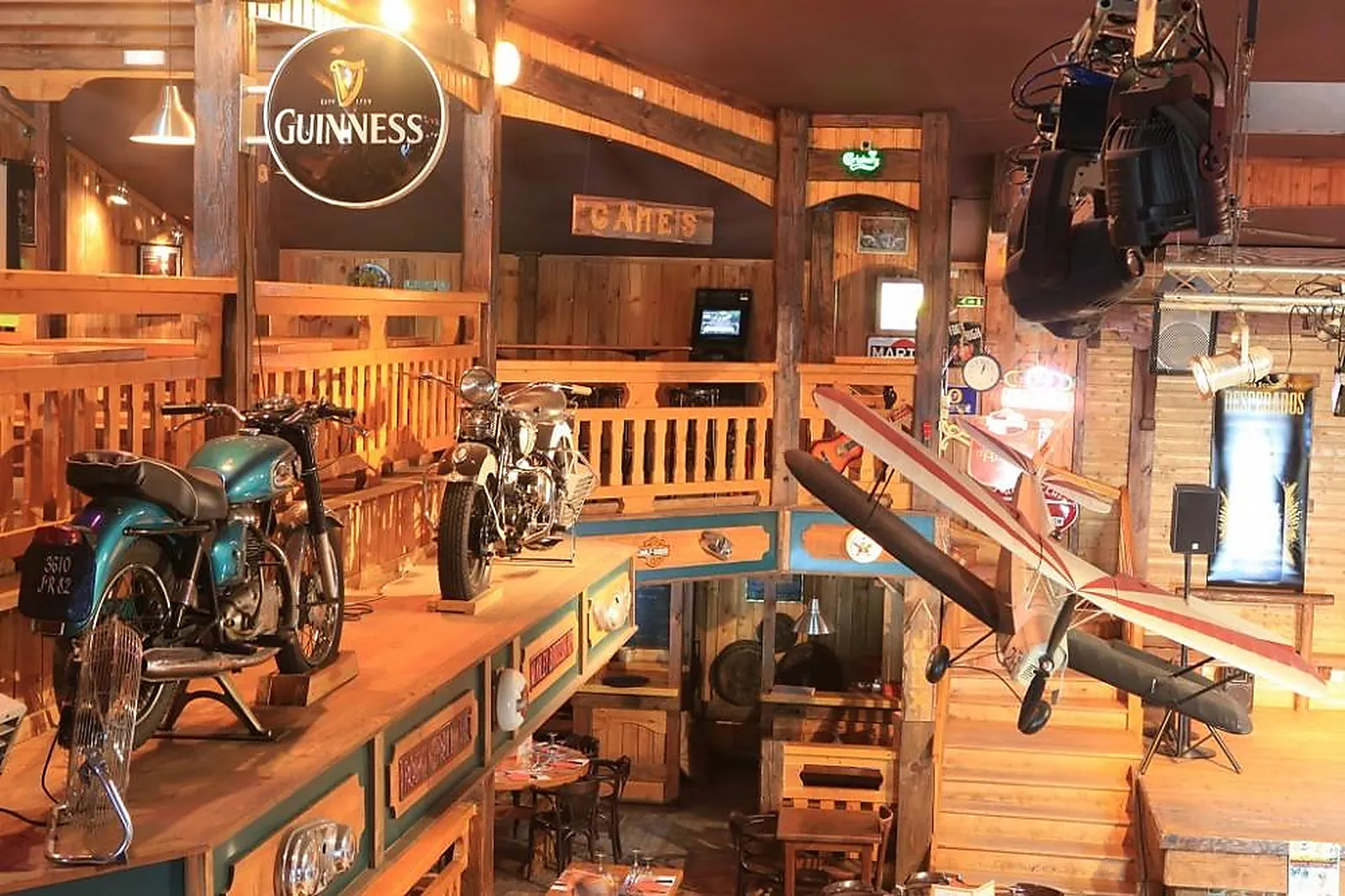 Lieux événementiels, INDIAN SALOON