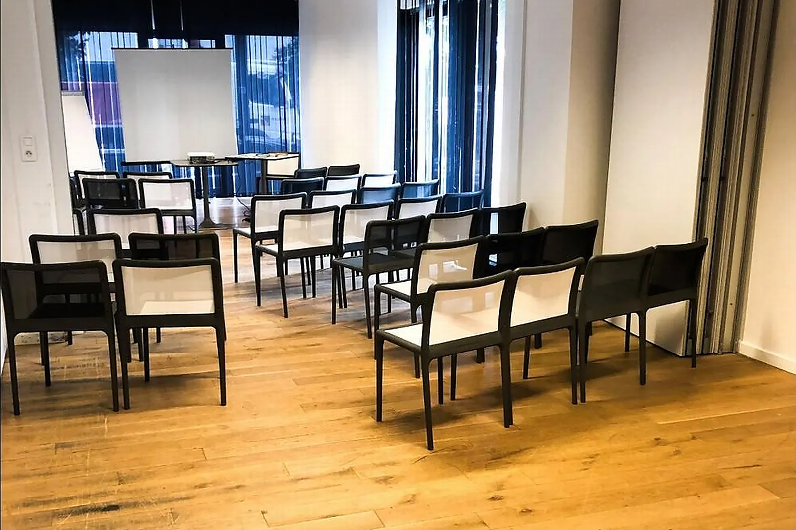 Lieux événementiels, INSULA