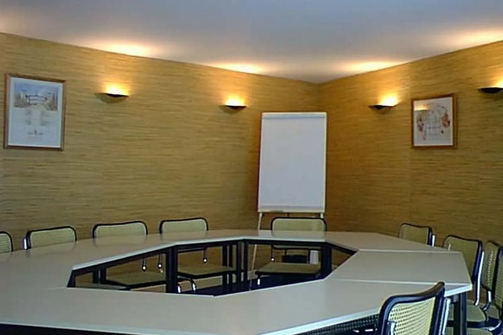 Lieux événementiels, IXION