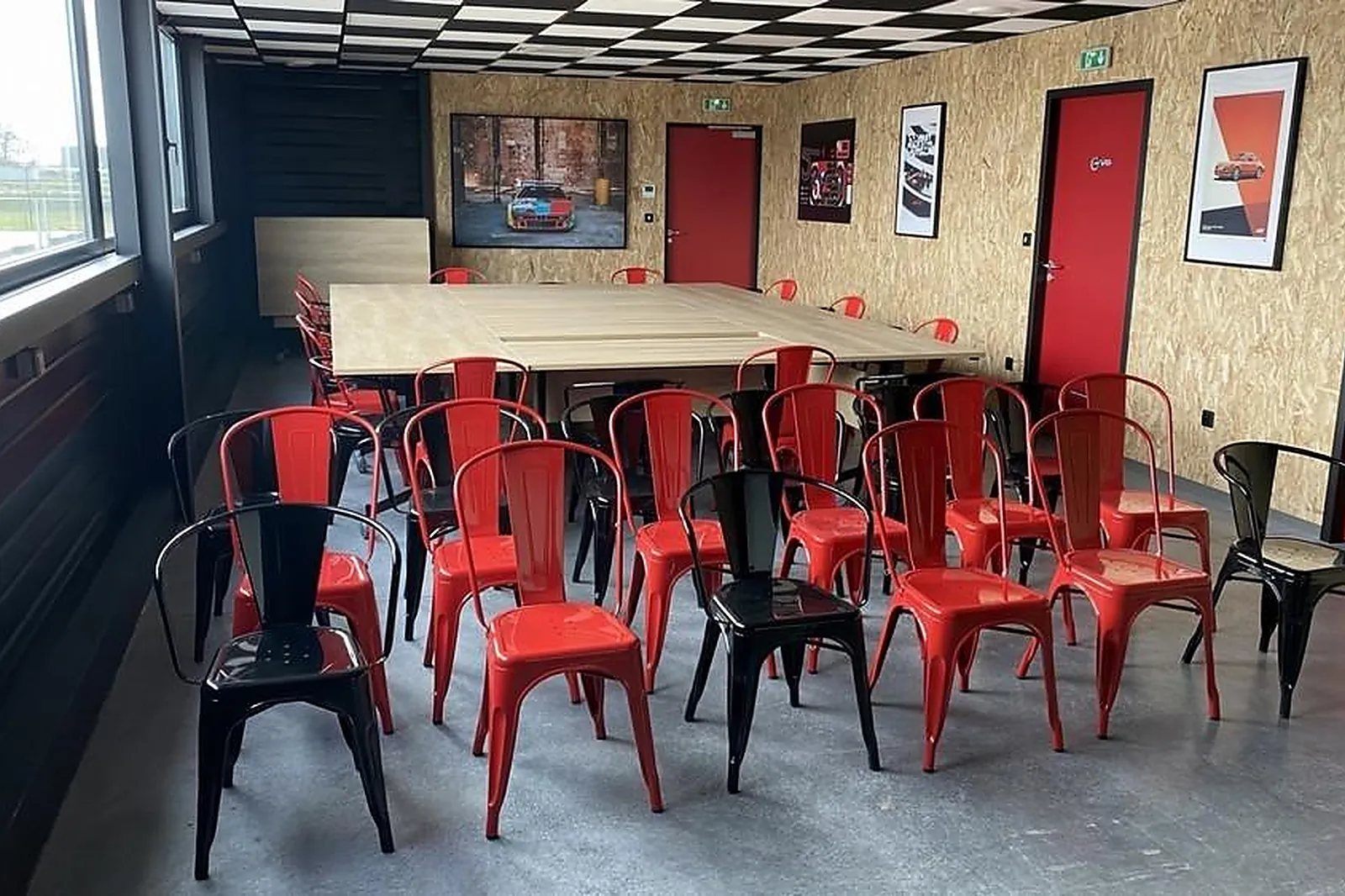 Lieux événementiels, KARTING DE CHARTES