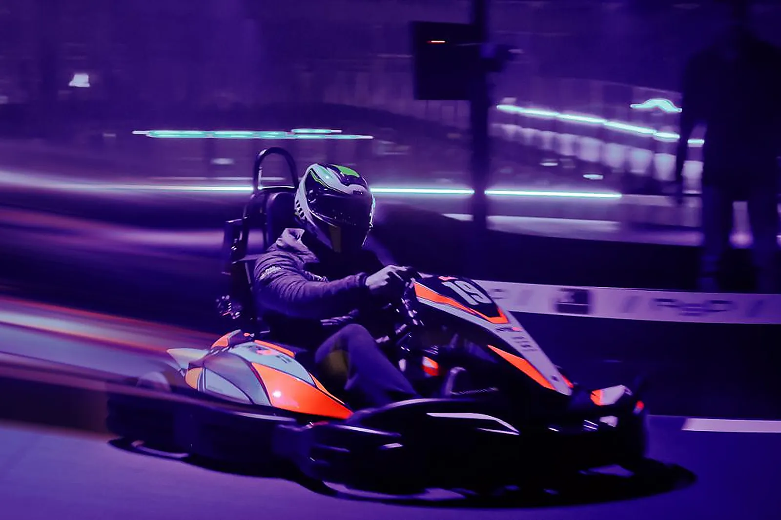 Lieux événementiels, KARTING DE CHARTES