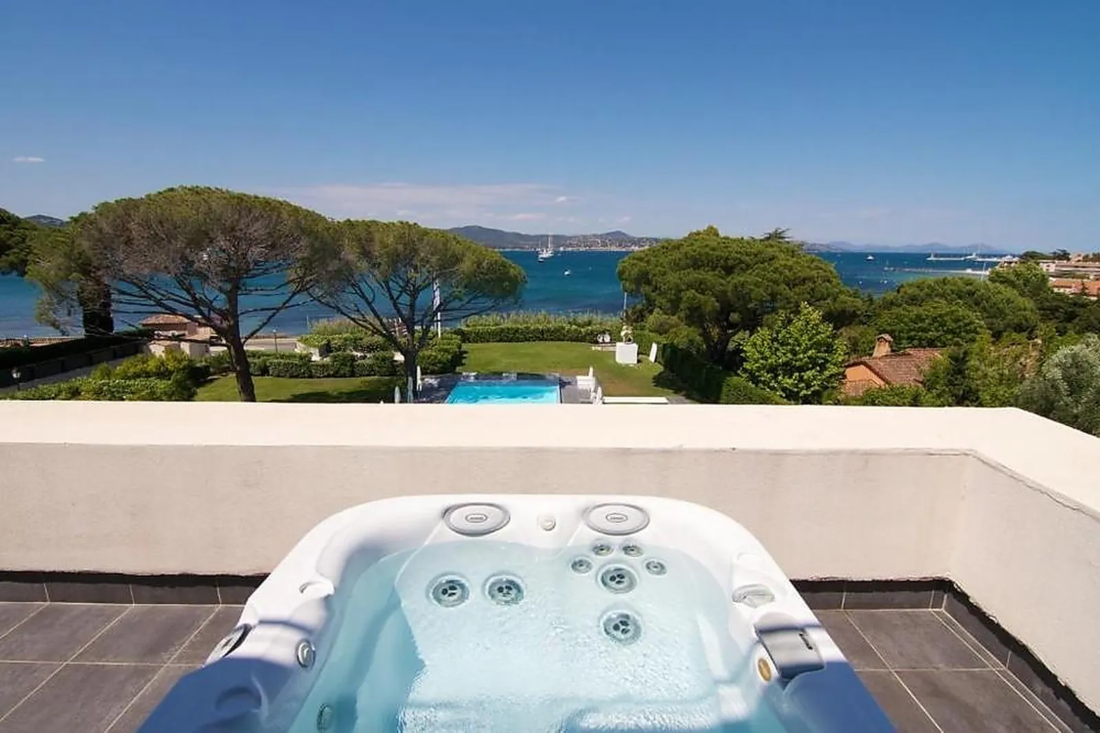 Lieux événementiels, KUBE HÔTEL GASSIN