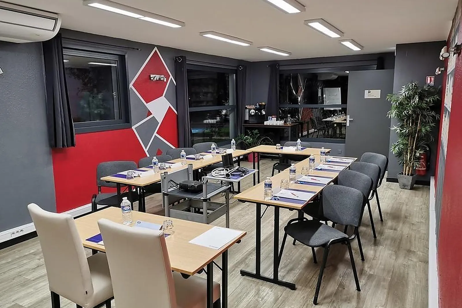 Lieux événementiels, KYRIAD AVIGNON CAP SUD