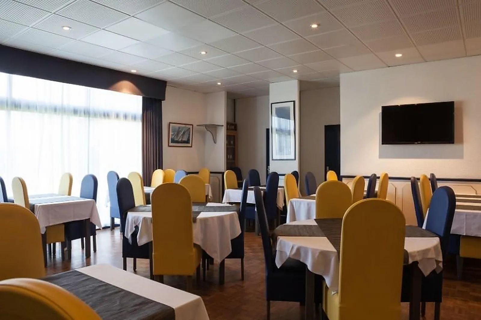 Lieux événementiels, KYRIAD DIRECT LES 3 MARCHES