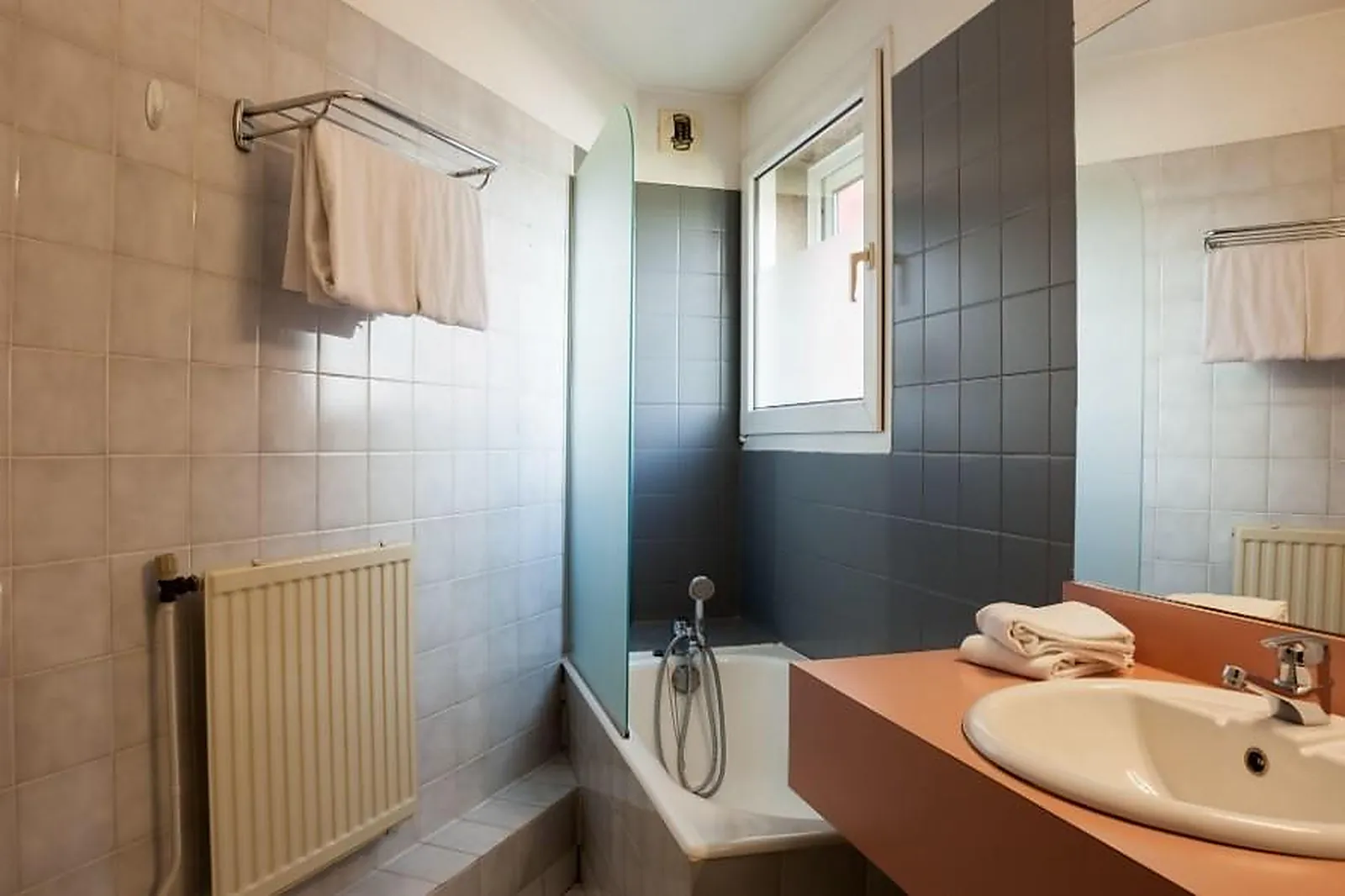 Lieux événementiels, KYRIAD DIRECT LES 3 MARCHES